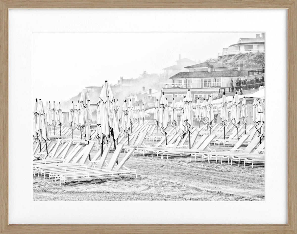 Schwarz-weiß Poster mit Rahmen, Hamptons Long Island Beach Motiv, von Cosman-Photocollection, 31x25 cm