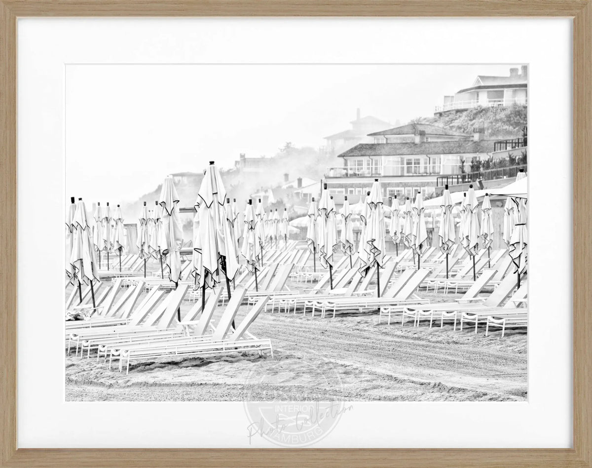 Schwarz-weiß Poster mit Rahmen, Hamptons Long Island Beach Motiv, von Cosman-Photocollection, 31x25 cm