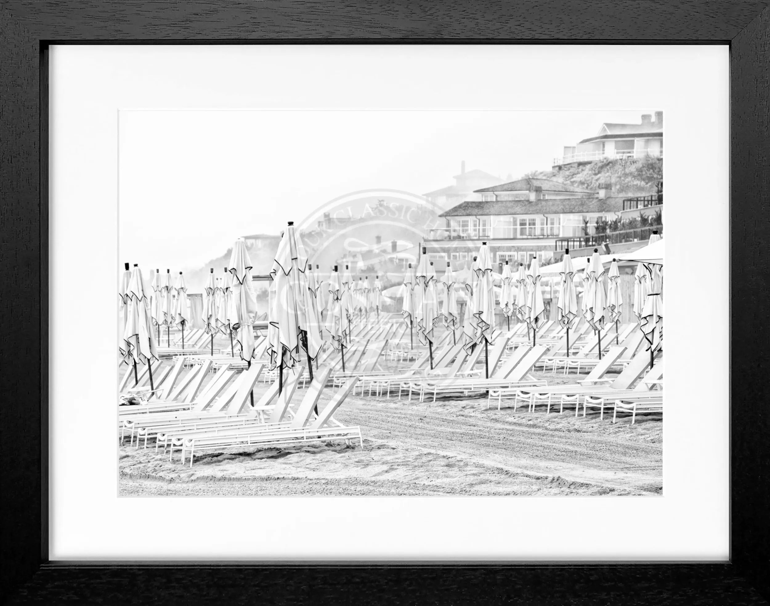 Schwarz-weiß Poster mit Rahmen, Hamptons Long Island ’Beach’ von Cosman-Photocollection, 31x25cm, Strandmotiv