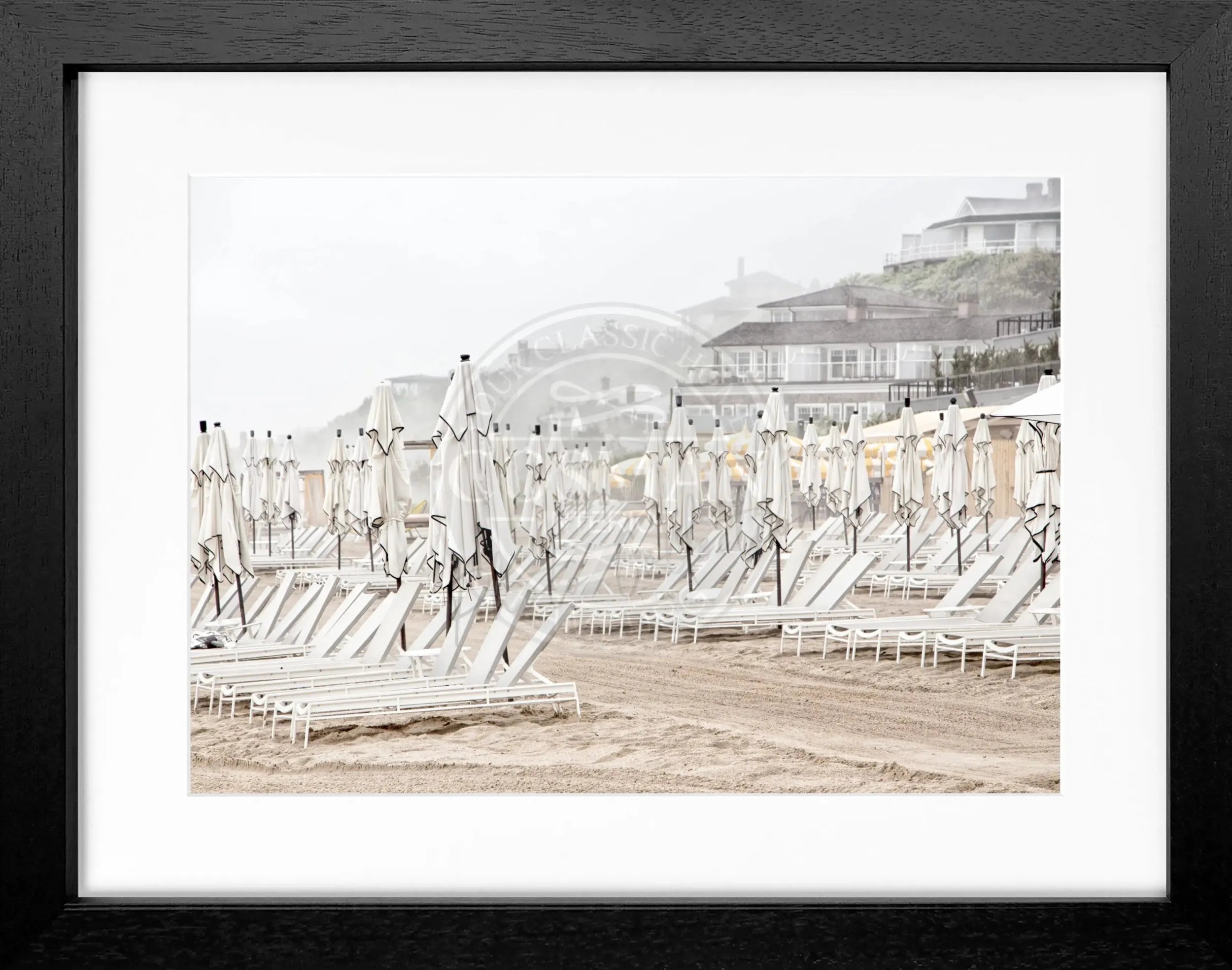 Schwarz-weiß Poster mit Rahmen, Hamptons Long Island ’Beach’ von Cosman-Photocollection, 31x25cm, maritime Strandkulisse