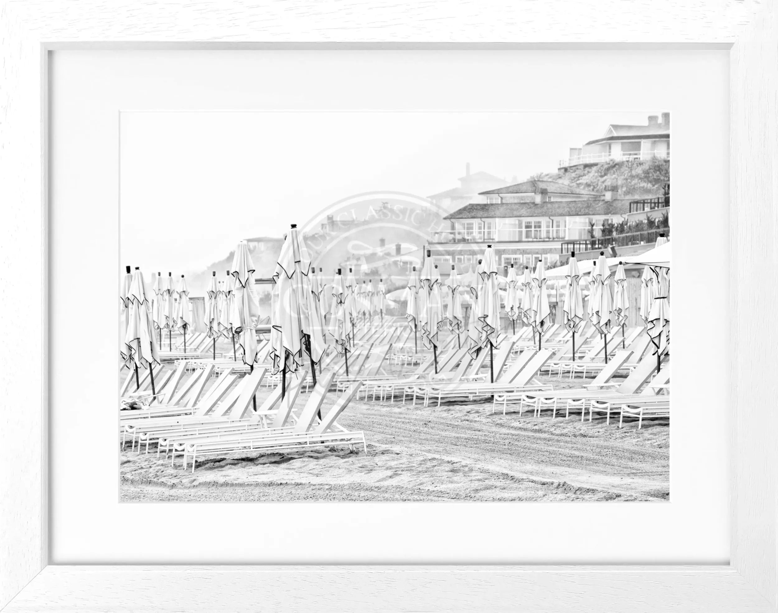 Schwarz-weiß Poster mit Rahmen, Hamptons Long Island ’Beach’, von Cosman-Photocollection, 31x25 cm, Strandmotiv