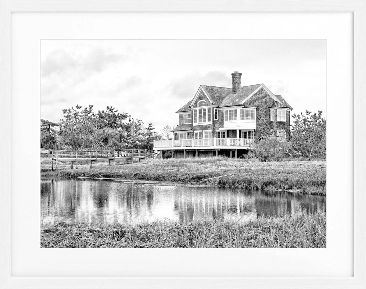 Schwarz-weiß Poster mit Rahmen von Cosman-Photocollection, Hamptons Long Island ’Beach House’, Motiv in den Maßen 31x25cm
