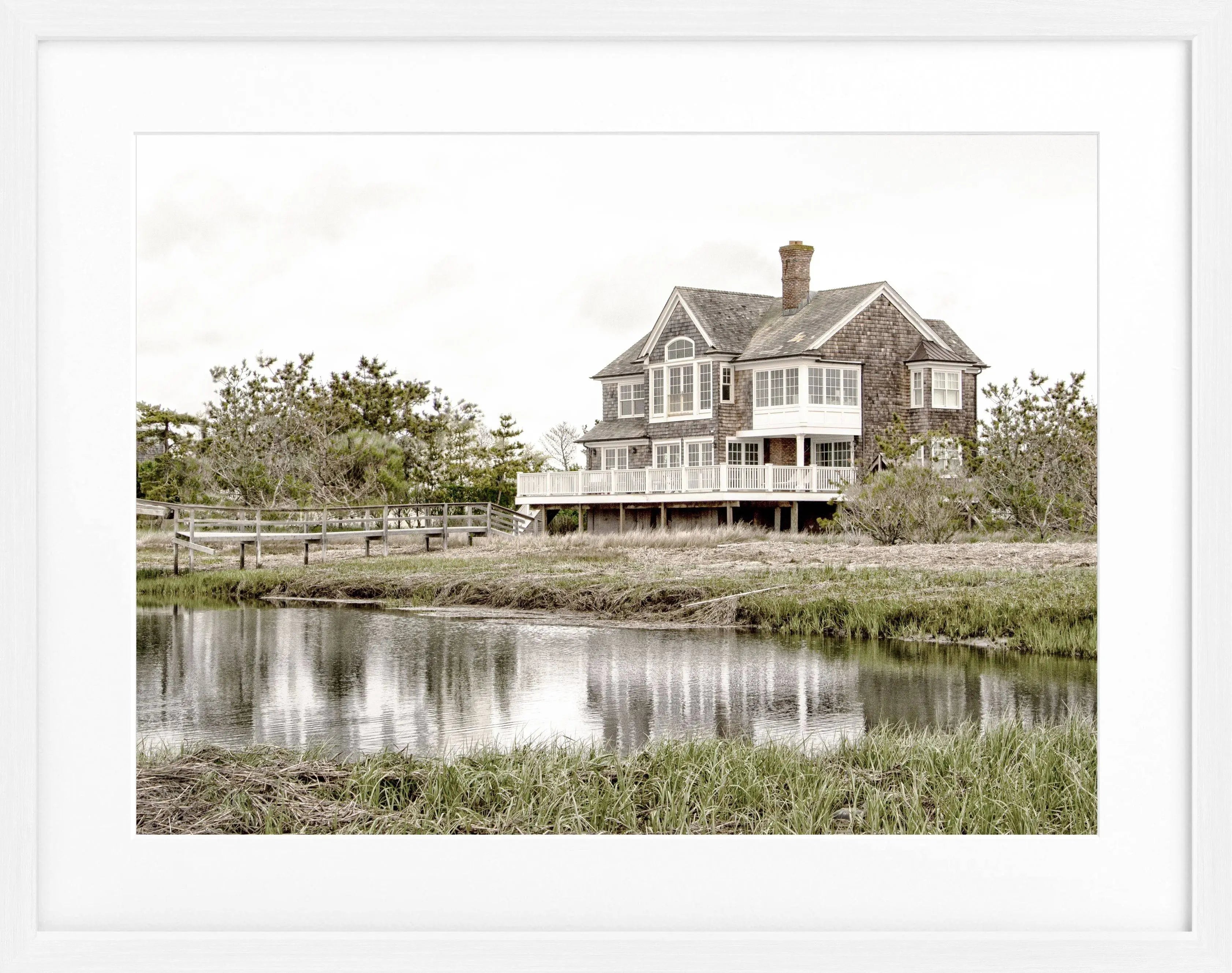 Schwarz-weiß Poster mit Rahmen, Hamptons Long Island Beach House Motiv, 31x25cm, von Cosman-Photocollection