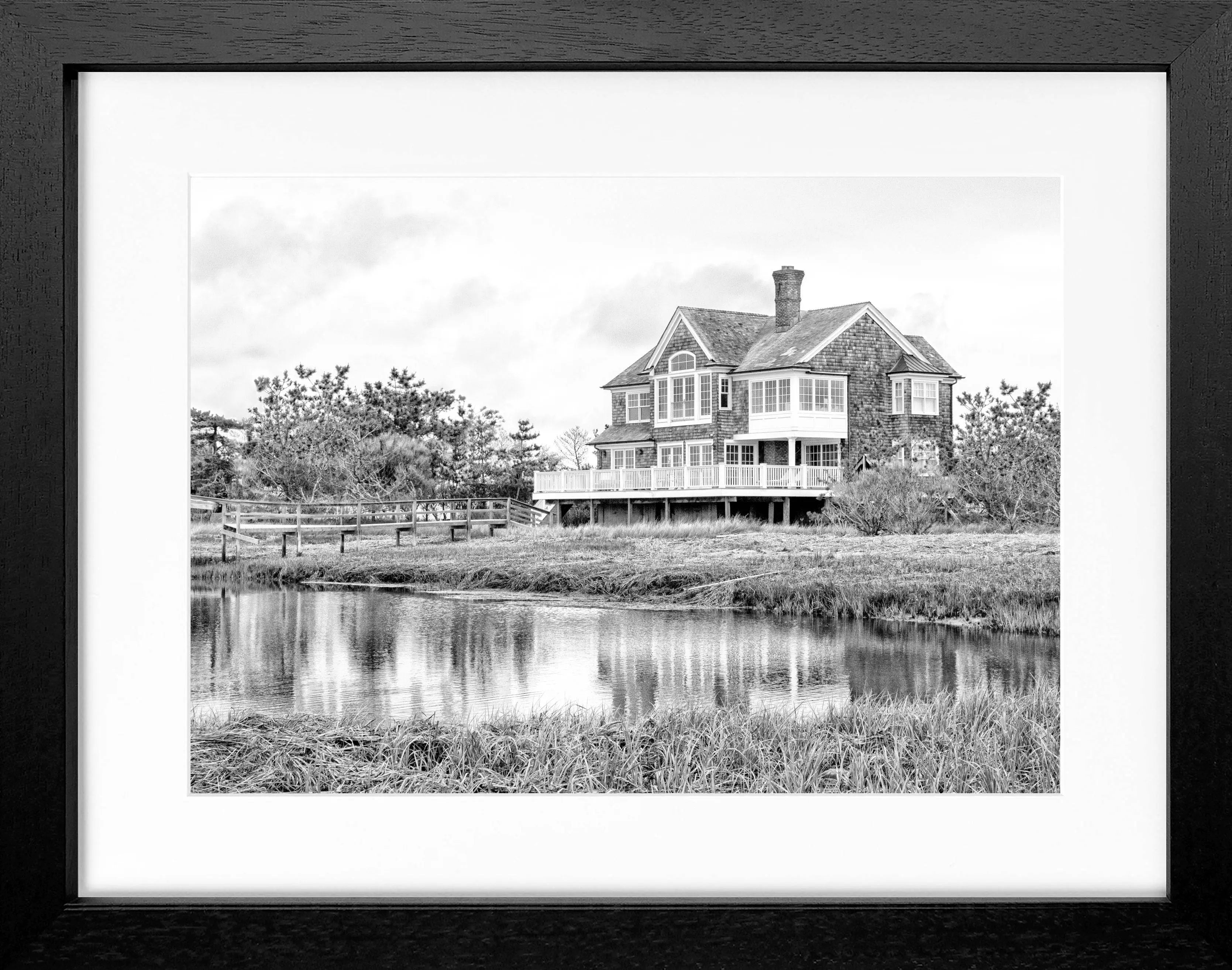 Schwarz-weiß Poster mit Rahmen, Hamptons Long Island ’Beach House’ von Cosman-Photocollection, 31x25 cm, Wanddekoration