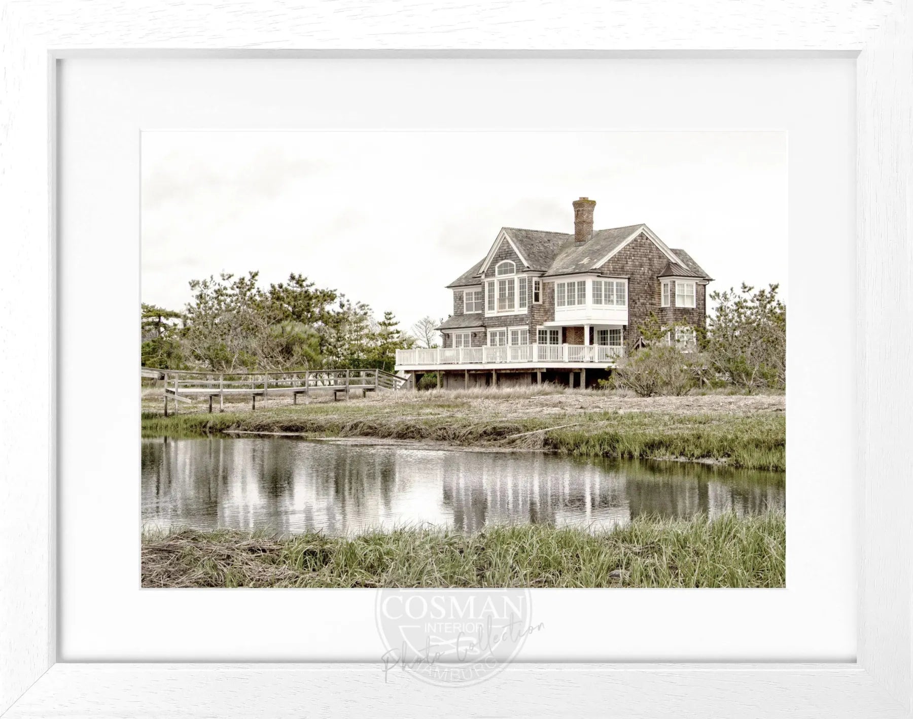 Schwarz-weiß Poster mit Rahmen, Hamptons Long Island ’Beach House’ von Cosman-Photocollection, 31x25 cm