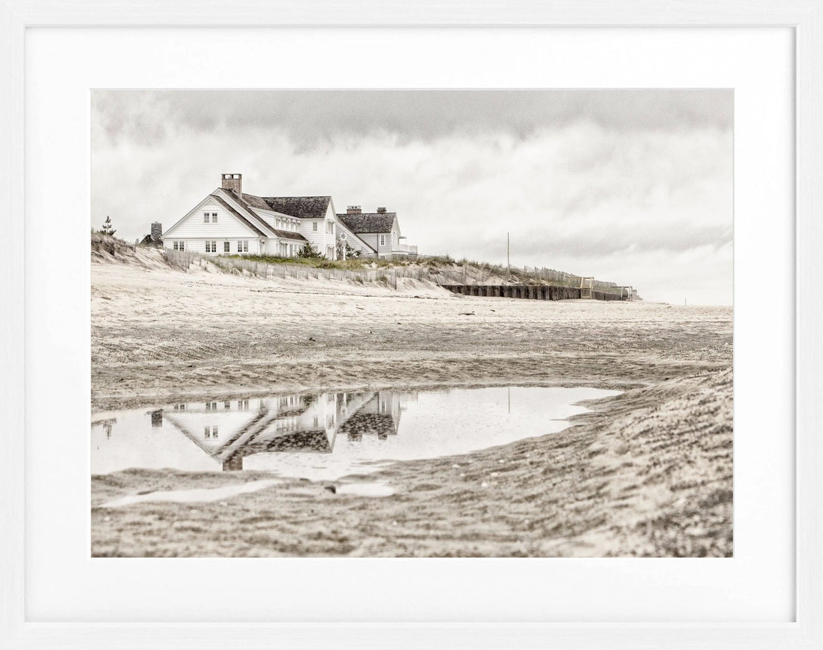 Schwarz-weiß Poster mit Rahmen, Hamptons Long Island ’Beach House’ von Cosman-Photocollection, 31x25cm, Meerblick.