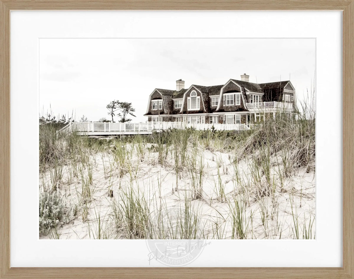 Schwarz-weiß Poster mit Rahmen von Cosman-Photocollection, Hamptons Long Island Beach House, 31x25 cm, stilvolle Wanddekoration