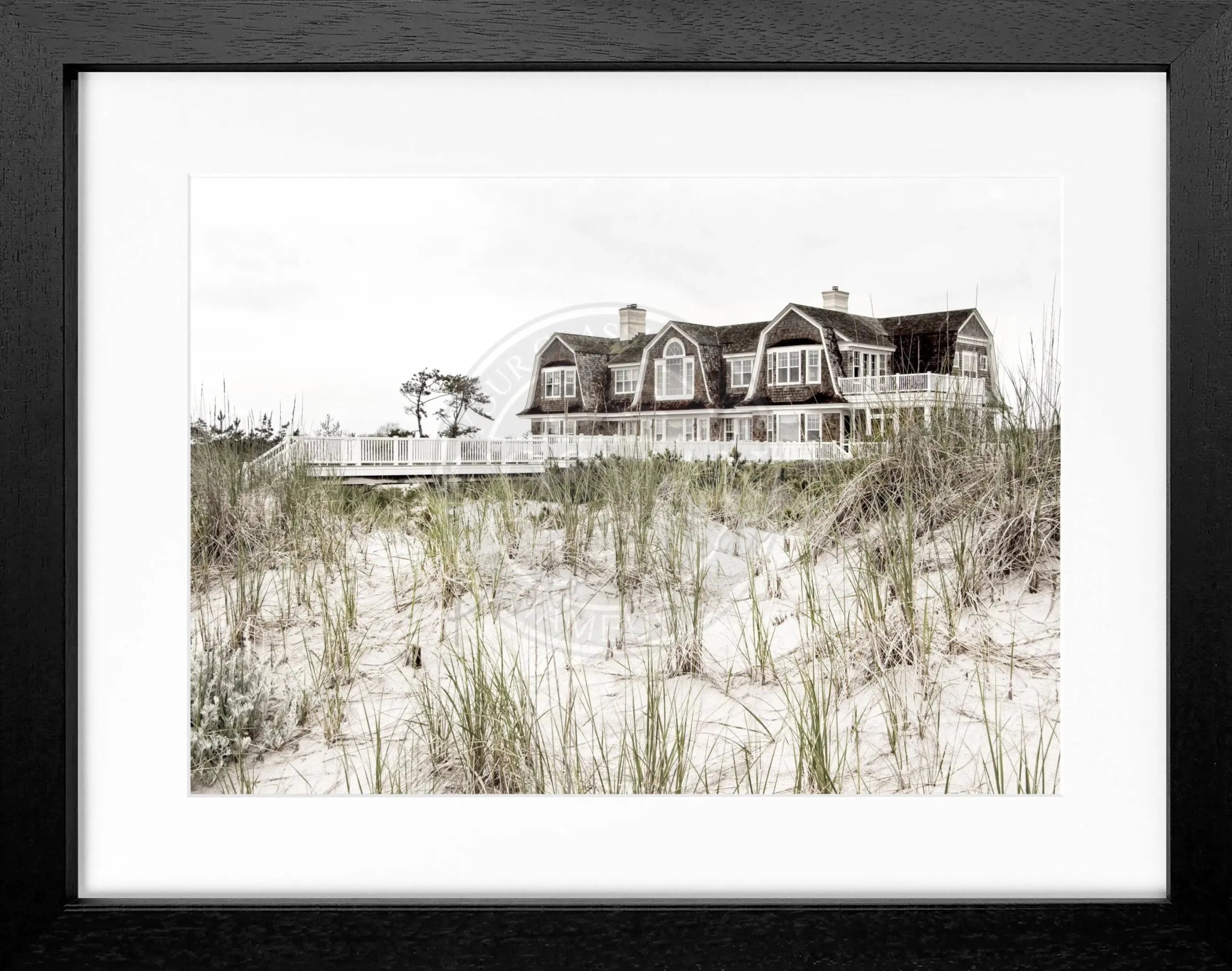 Schwarz-weiß Poster mit Rahmen, Hamptons Long Island 'Beach House', von Cosman-Photocollection, 31x25cm, dekoratives Wandbild