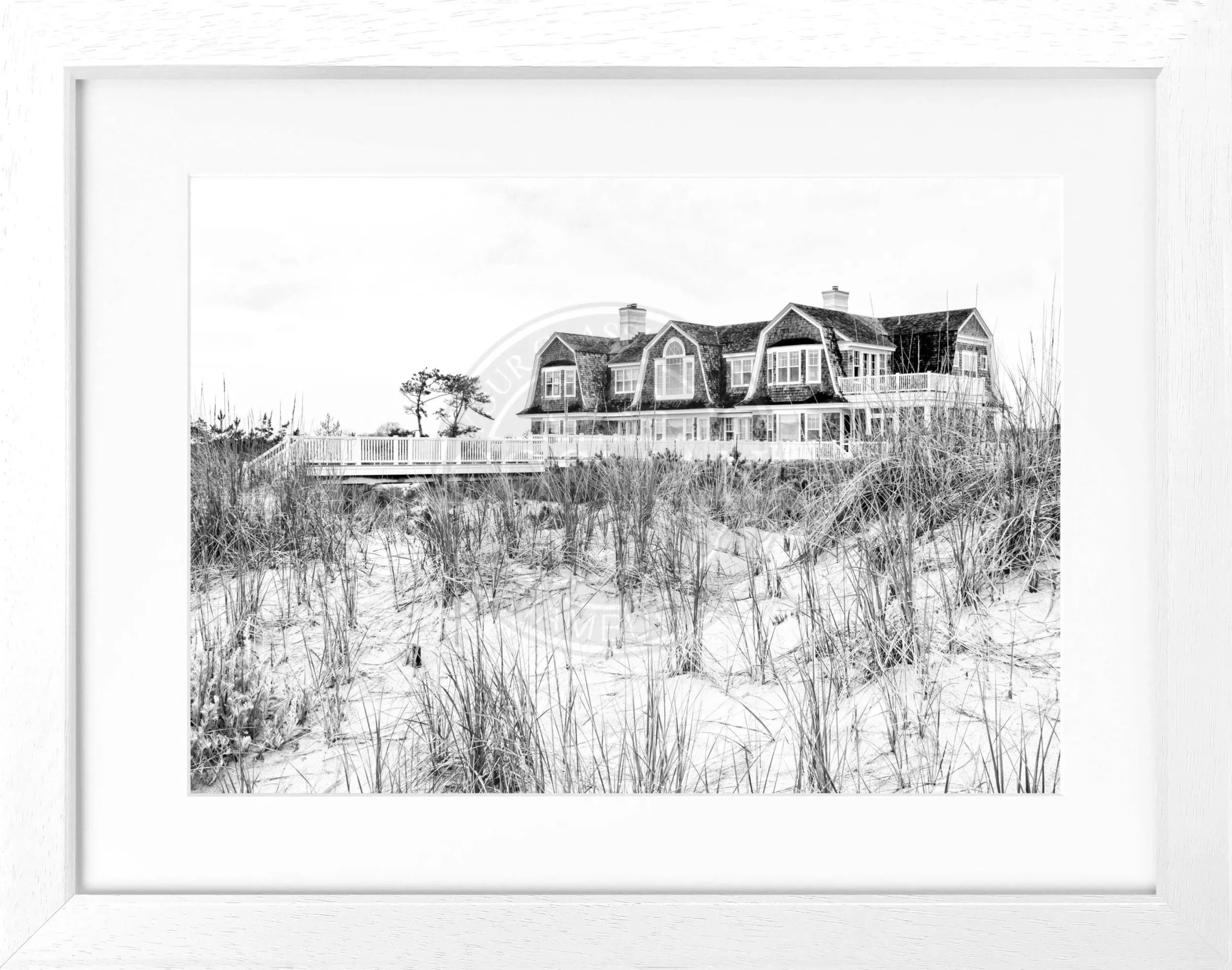 Schwarz-weiß Poster mit Rahmen, Hamptons Long Island ’Beach House’ von Cosman-Photocollection, 31x25cm, dekoratives Wandbild