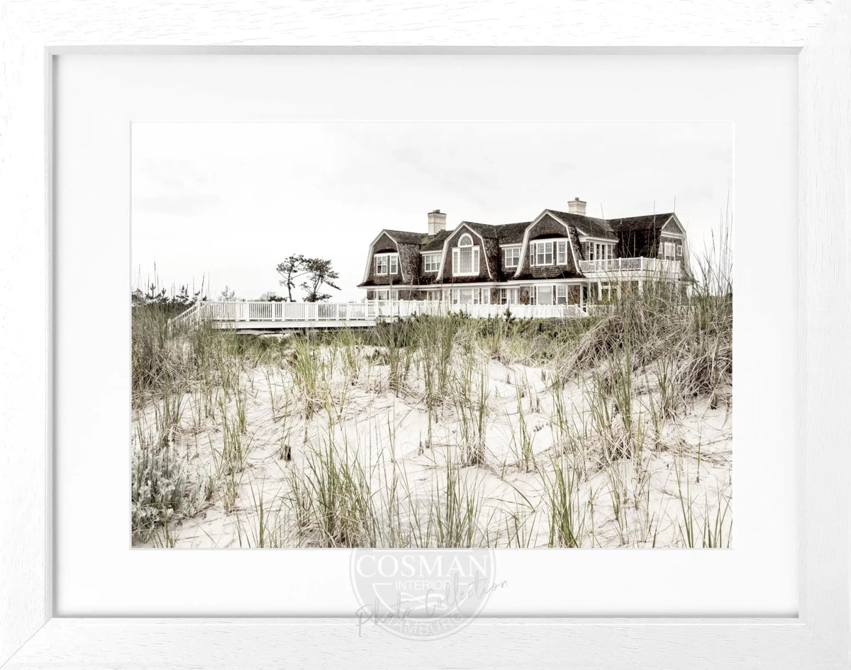 Schwarz-weiß Poster mit Holzrahmen, Hamptons Long Island Beach House Motiv, 31cm x 25cm, von Cosman-Photocollection