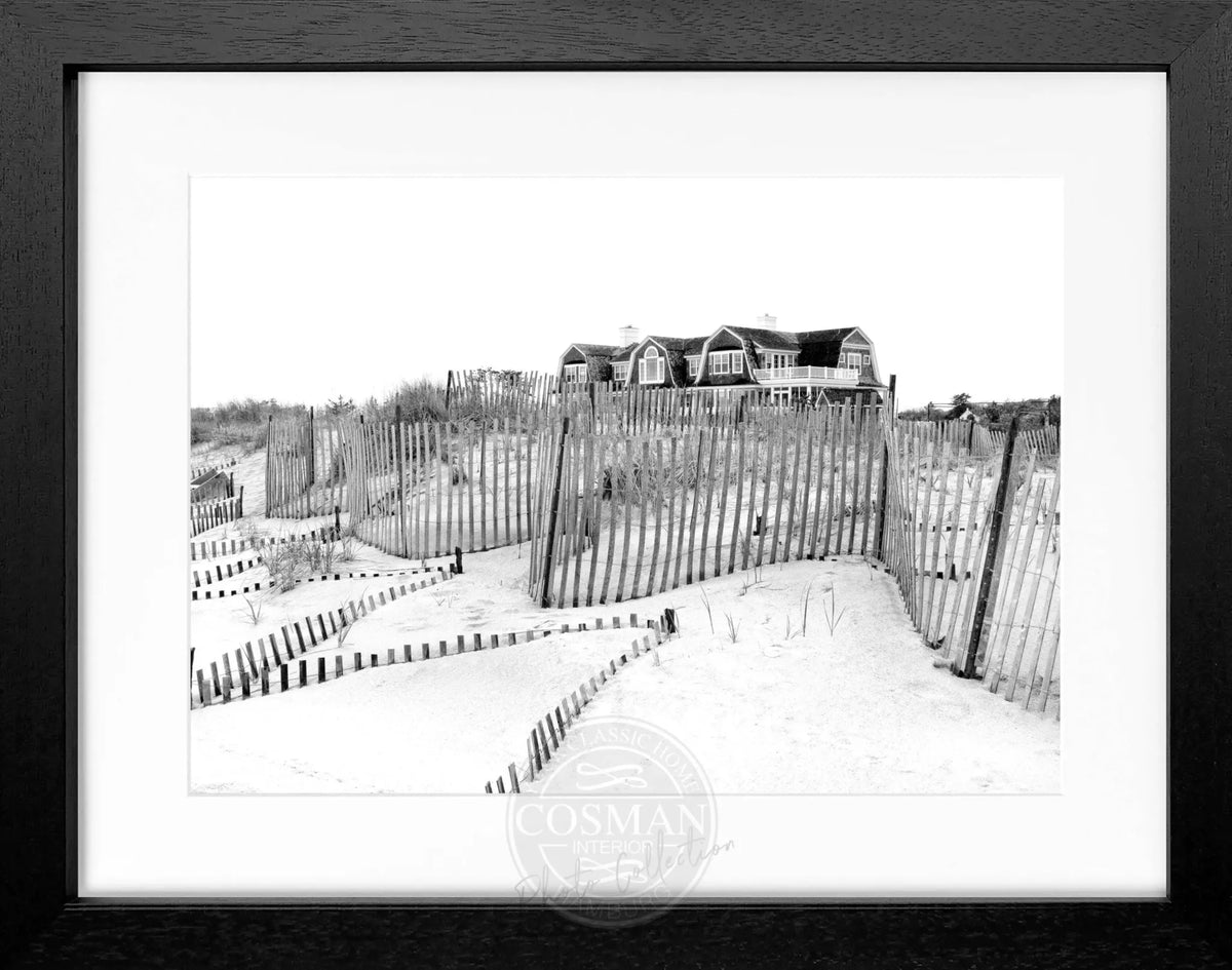 Schwarz-weiß Poster mit Rahmen, Hamptons Long Island Beach House Motiv, 31cm x 25cm, von Cosman-Photocollection