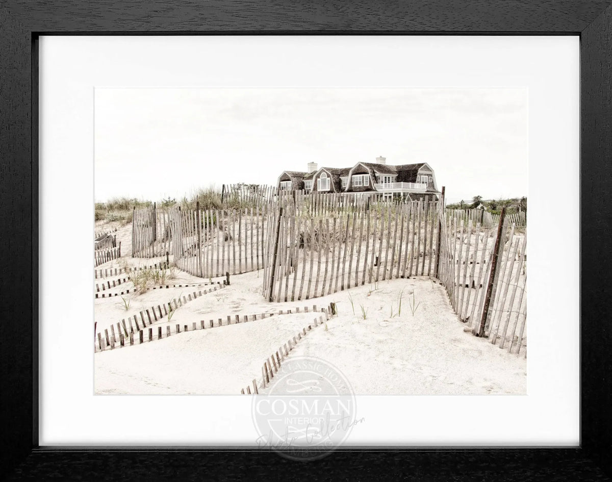 Schwarz-weiß Poster mit Rahmen, Hamptons Long Island Beach House Motiv von Cosman-Photocollection, 31x25cm