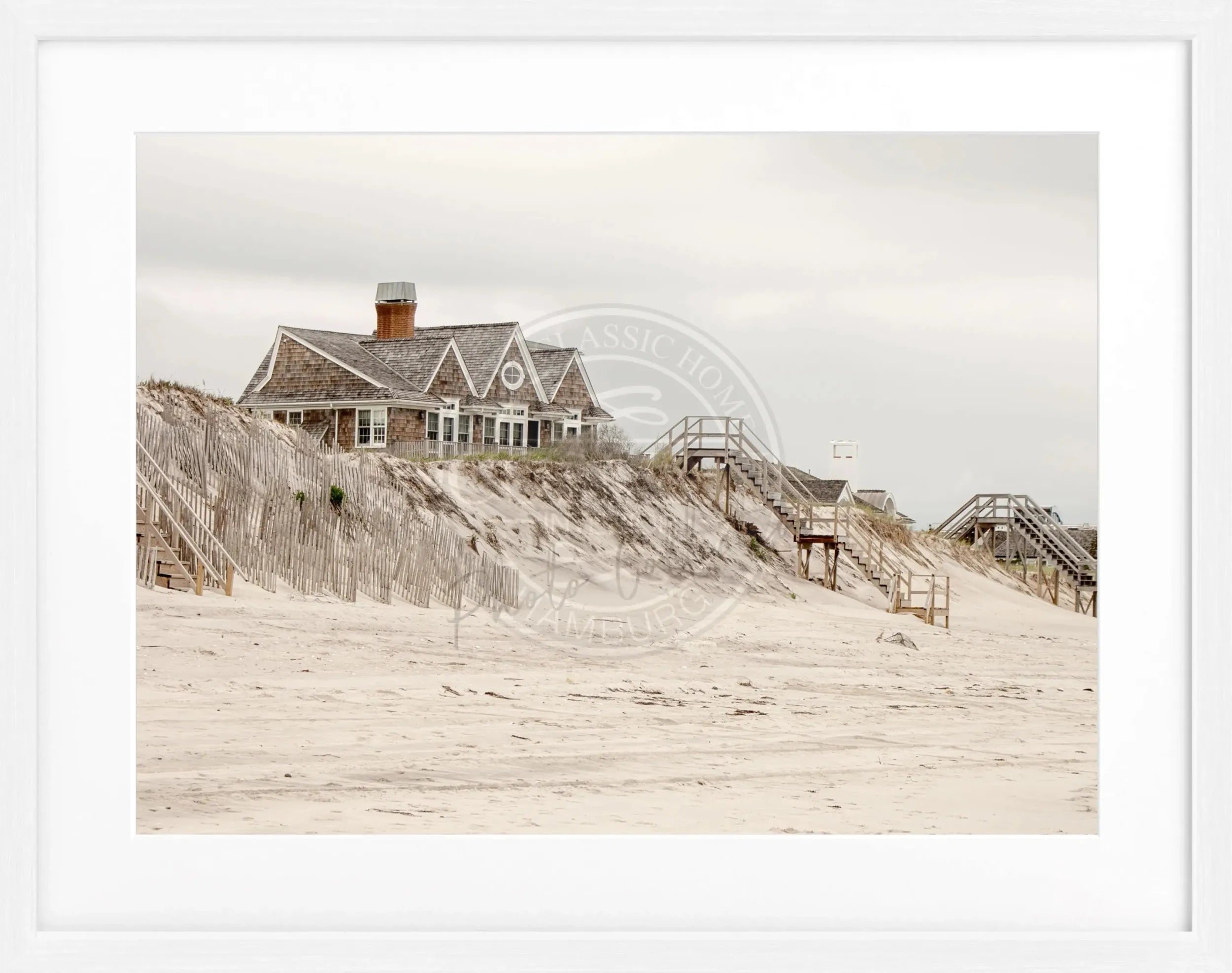 Schwarz-weißer Poster mit Rahmen, Hamptons Long Island ’Beach House’, von Cosman-Photocollection, 31x25 cm, Strandmotiv