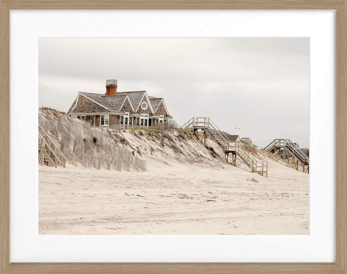 Schwarz-weiß Poster mit Rahmen, Hamptons Long Island Beach House Motiv, von Cosman-Photocollection, 31x25 cm