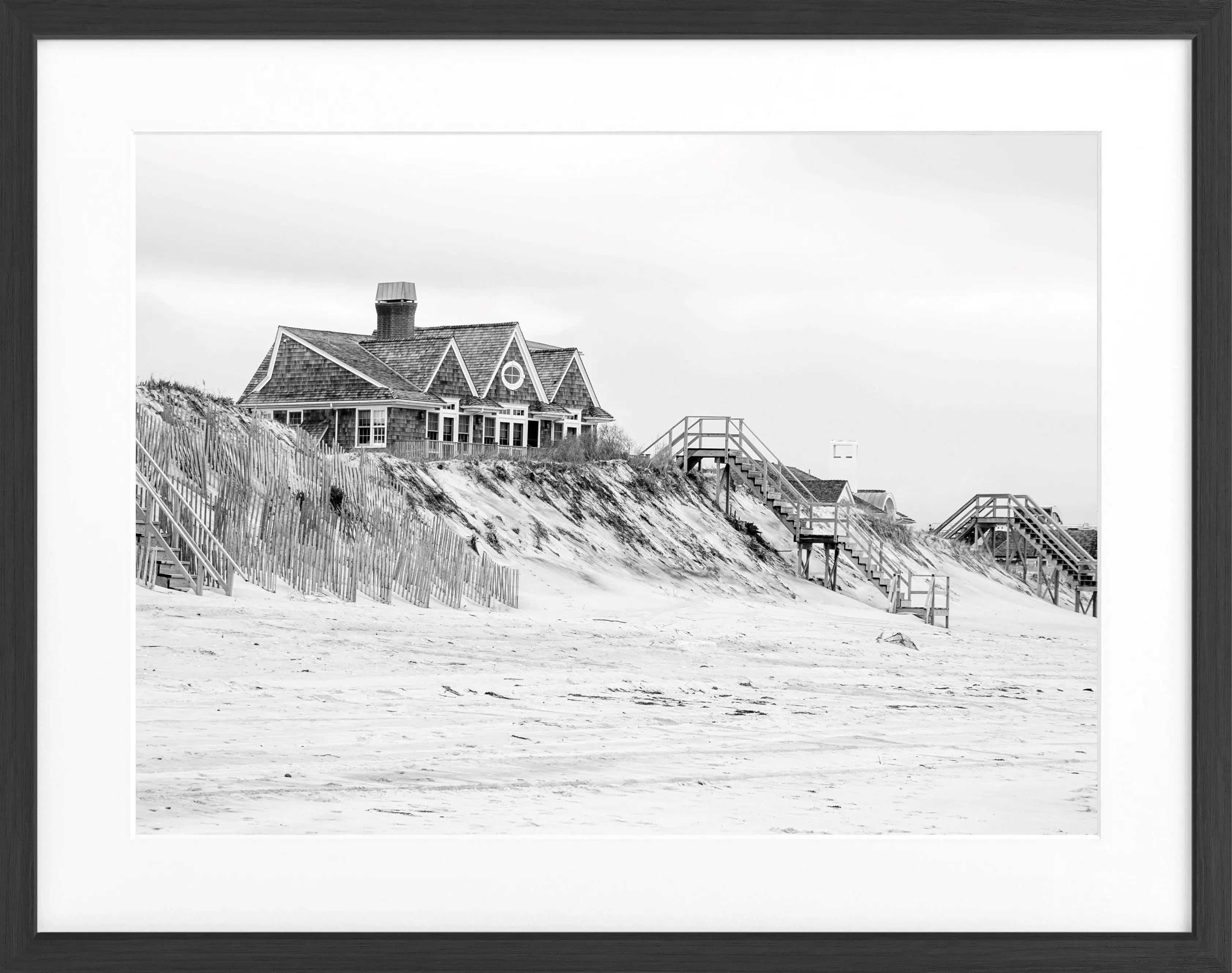 Schwarz-weiß Poster mit Rahmen, Hamptons Long Island ’Beach House’, von Cosman-Photocollection, 31x25 cm, fotografisches Wohnmotiv