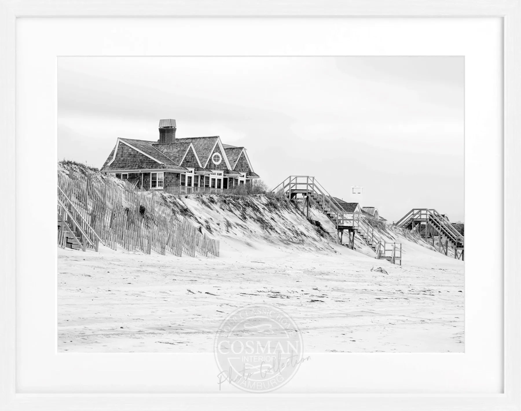 Schwarz-weiß Poster mit Rahmen von Cosman-Photocollection, Hamptons Long Island Beach House Motiv, 31x25 cm