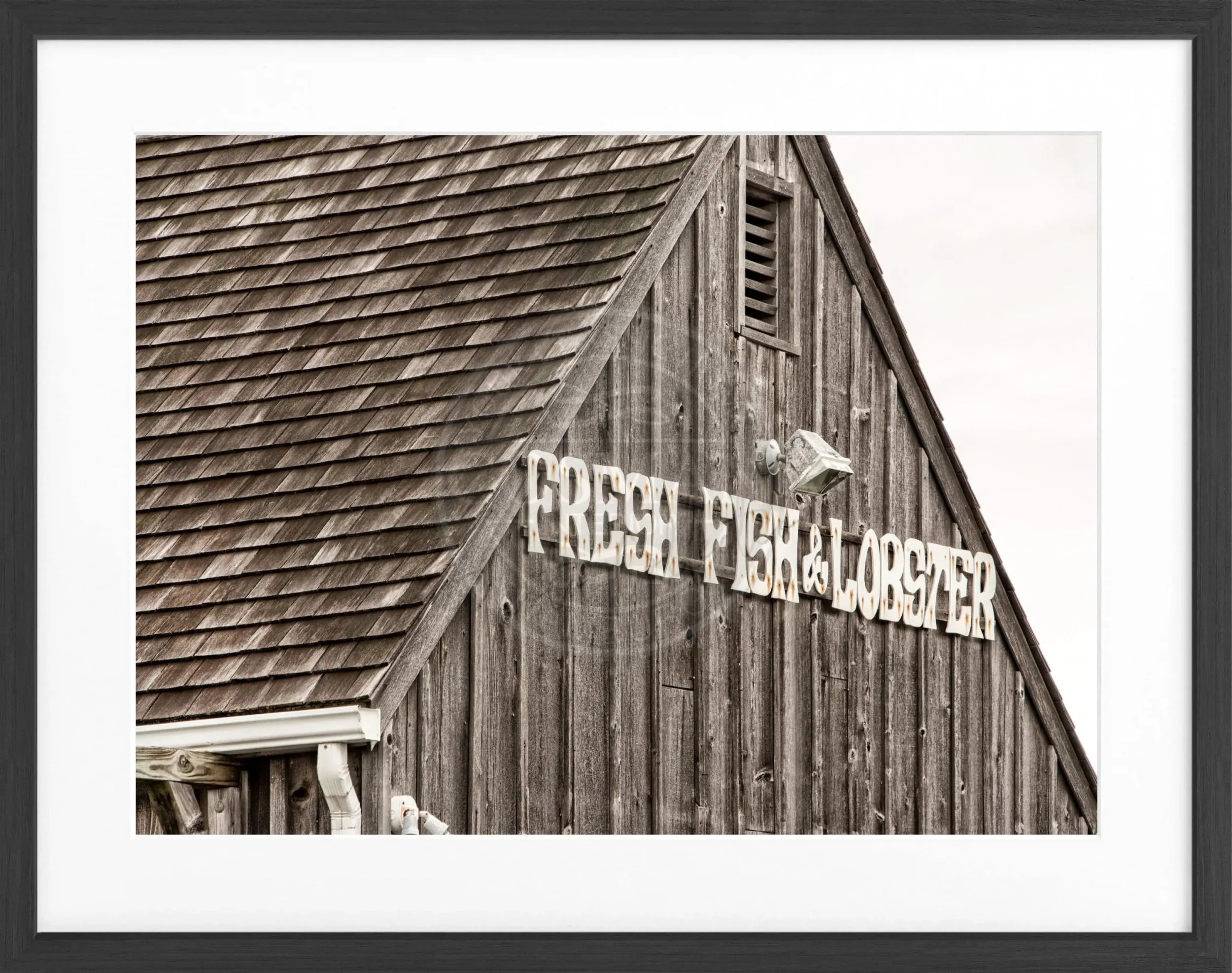 Schwarz-weiß Poster mit Rahmen, Hamptons Long Island ’Fresh Fish’ von Cosman-Photocollection, 31x25 cm, dekoratives Meeresmotiv