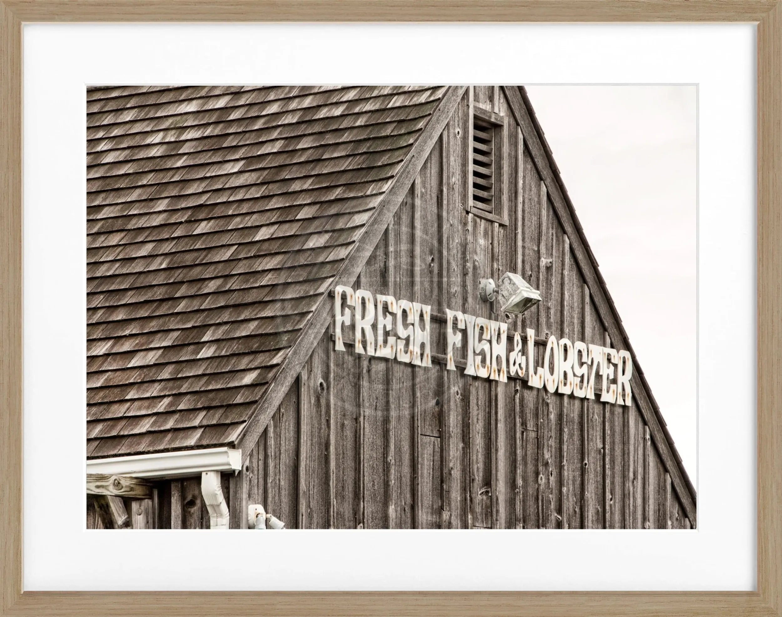 Schwarz-weiß Poster mit Rahmen, Hamptons Long Island „Fresh Fish“ von Cosman-Photocollection, 31x25cm, maritimes Motiv.