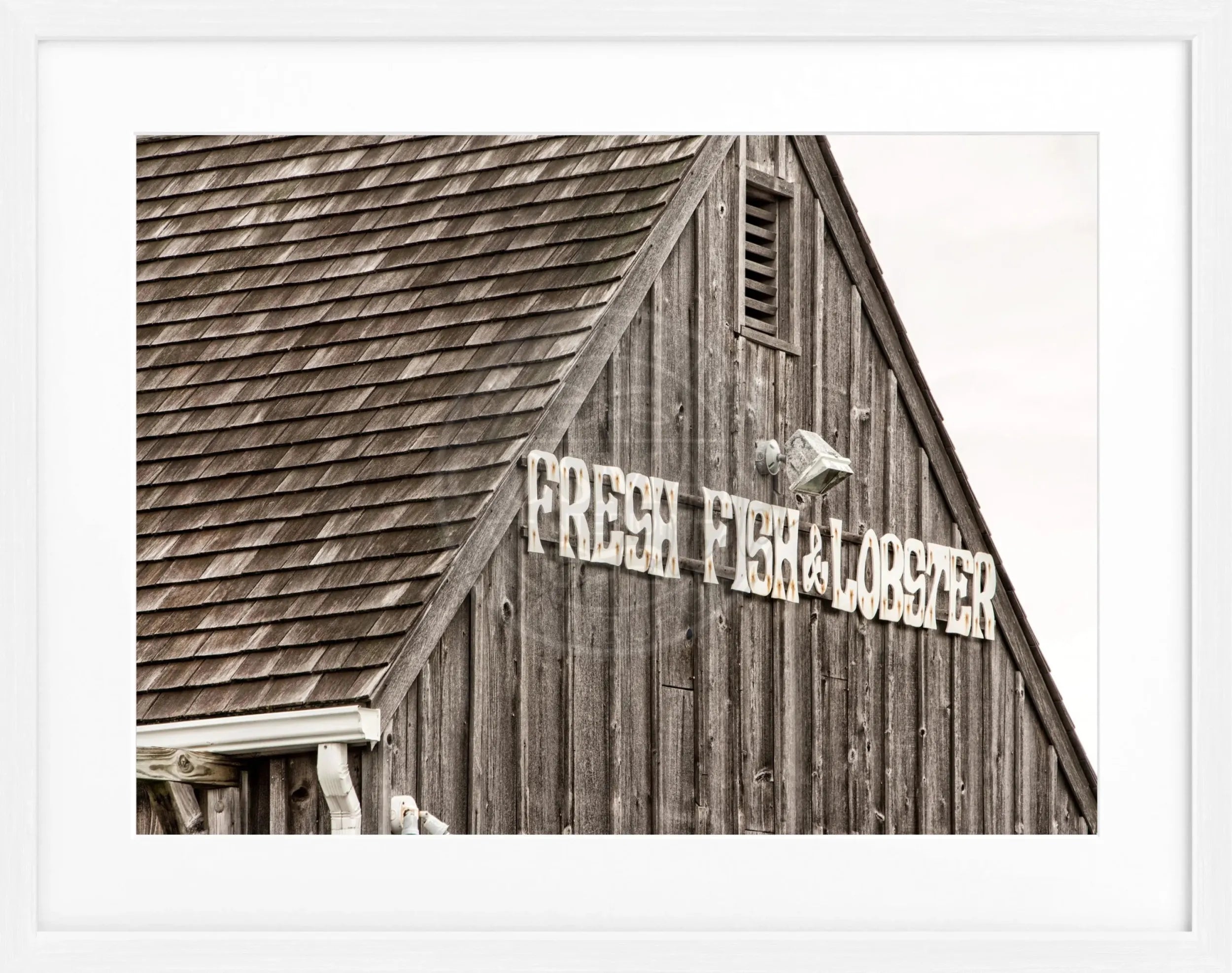 Schwarz-weiß Poster mit Rahmen, Hamptons Long Island ’Fresh Fish’ Motiv, von Cosman-Photocollection, 31x25 cm