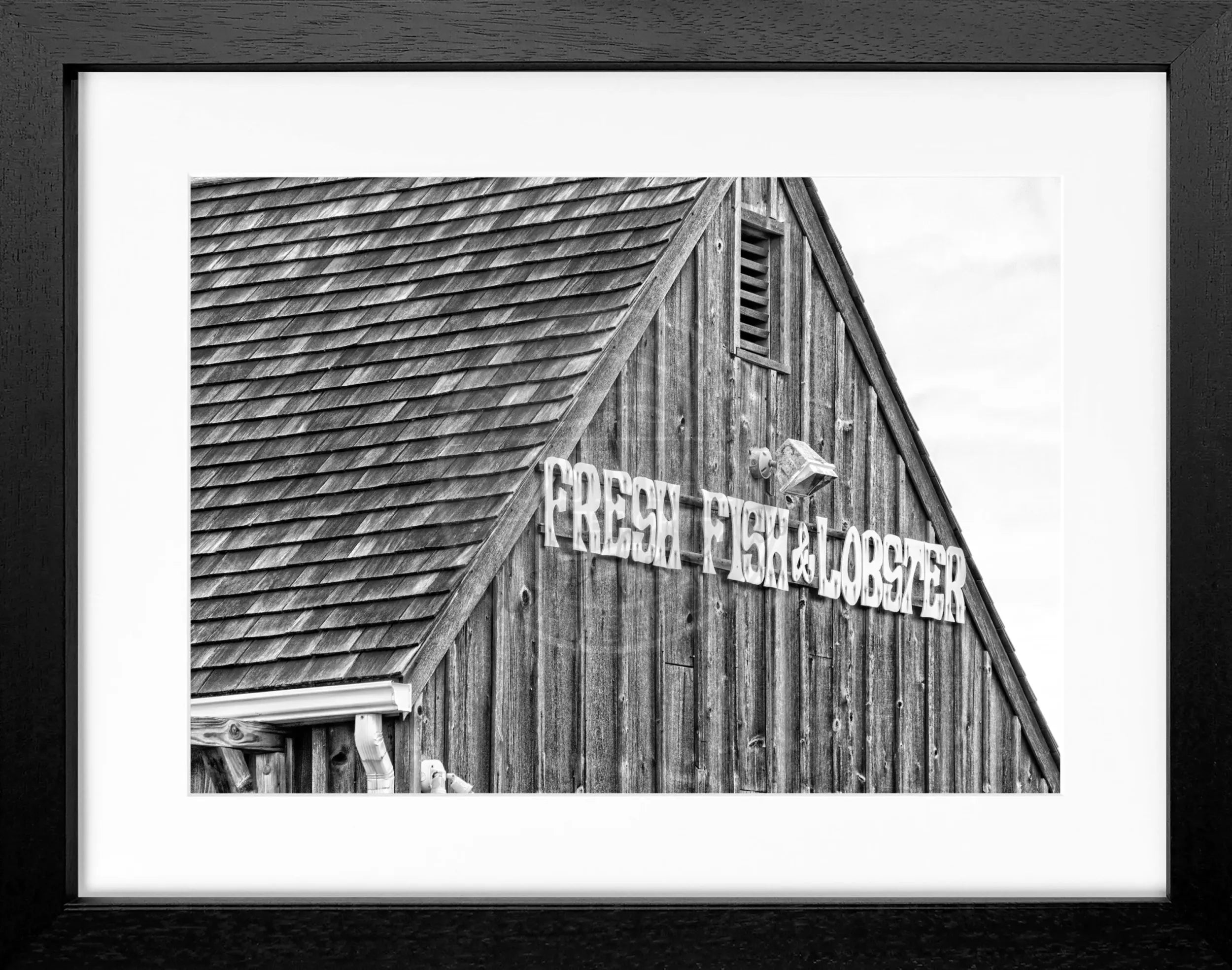Schwarz-weiß Poster mit Rahmen, Hamptons Long Island ‚Fresh Fish‘ von Cosman-Photocollection, 31x25cm, maritimes Motiv