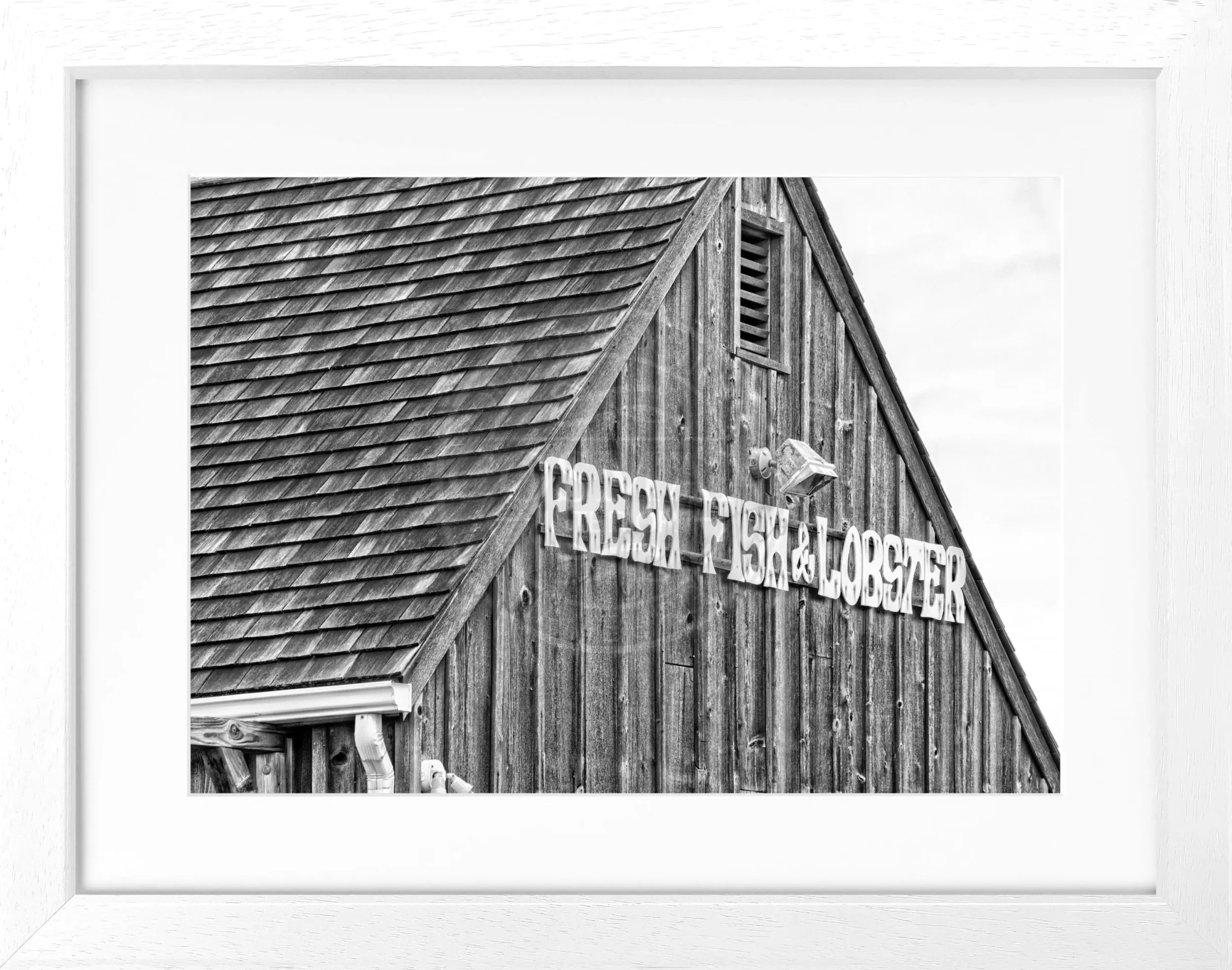 Schwarz-weiß Poster mit Rahmen, Hamptons Long Island 'Fresh Fish' von Cosman-Photocollection, 31x25cm, maritimes Fischmotiv