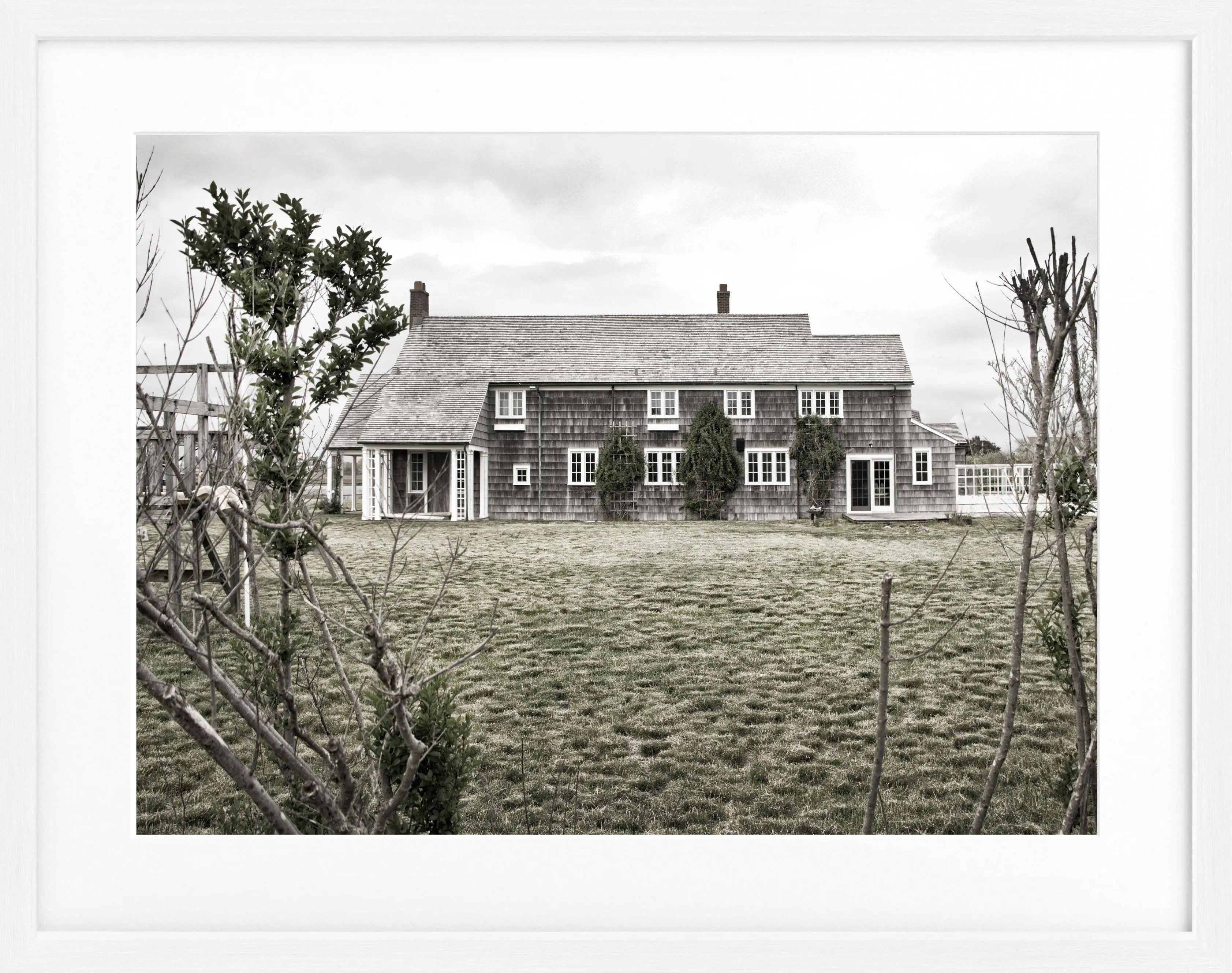 Schwarz-weiß Poster mit Rahmen von Cosman-Photocollection, Hamptons Long Island Haus, Wanddekoration, 31x25 cm
