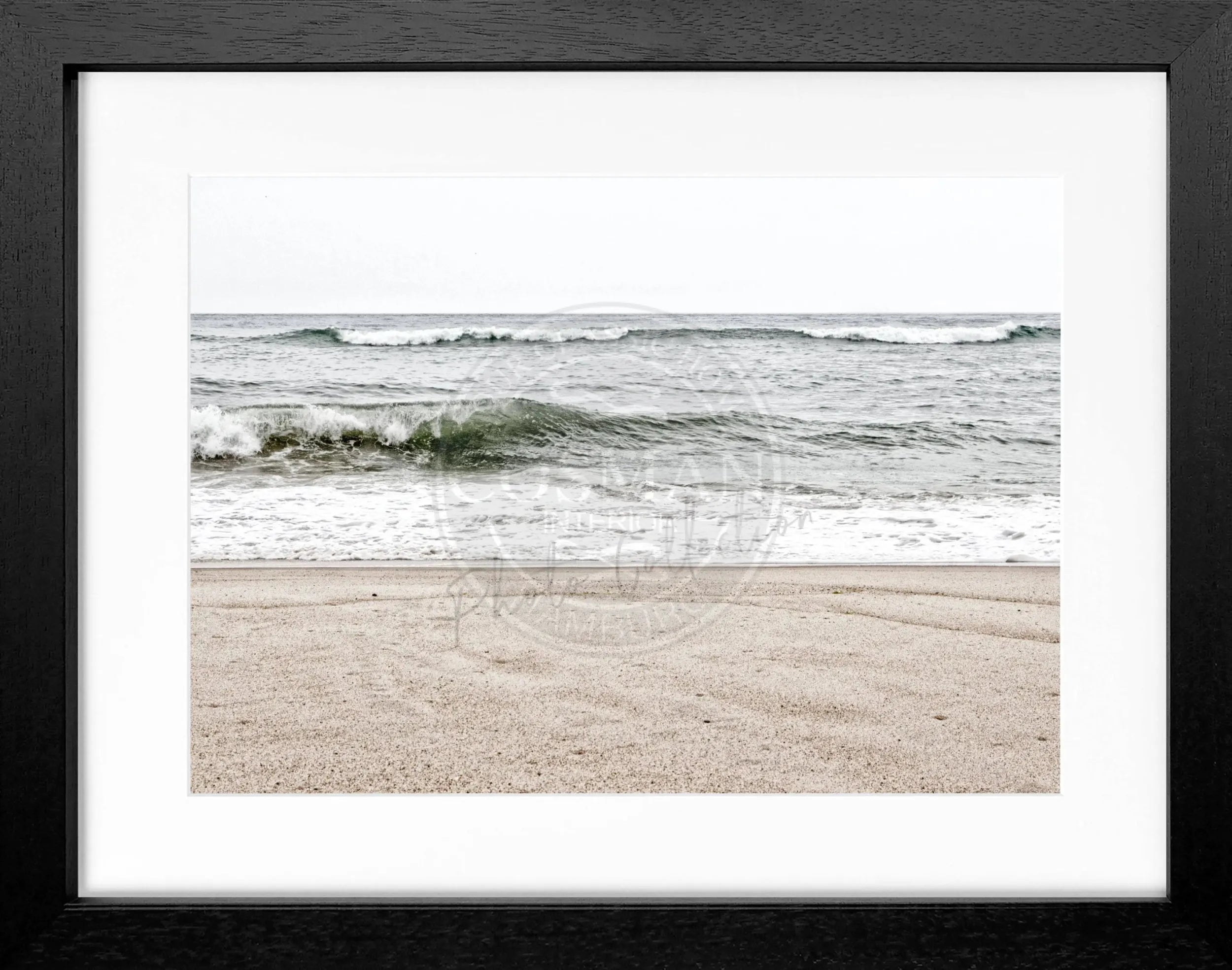 Schwarz-weiß Poster mit Rahmen, Hamptons Long Island ’Ocean’ von Cosman-Photocollection, 31x25 cm, Meeresmotiv.