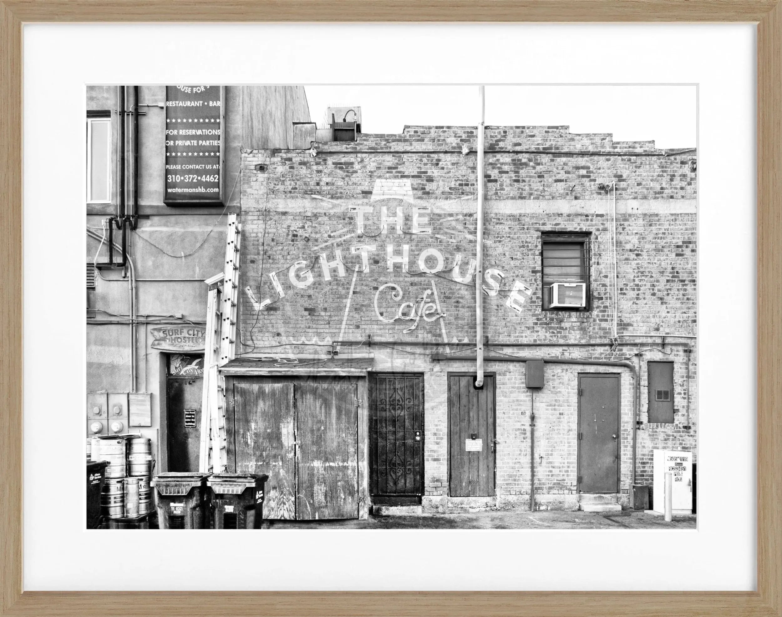 Schwarz-weiß Poster von Cosman-Photocollection mit Rahmen, zeigt das Kalifornien-Motiv Hermosa Beach, 31x25 cm