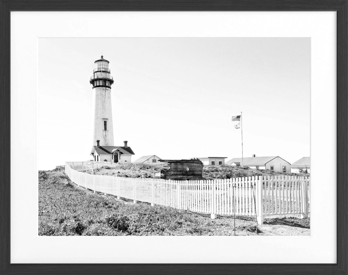Schwarz-weiß Poster mit Rahmen von Kalifornien, Leuchtturm Pigeon Point, von Cosman-Photocollection, 31x25 cm, Wanddekoration