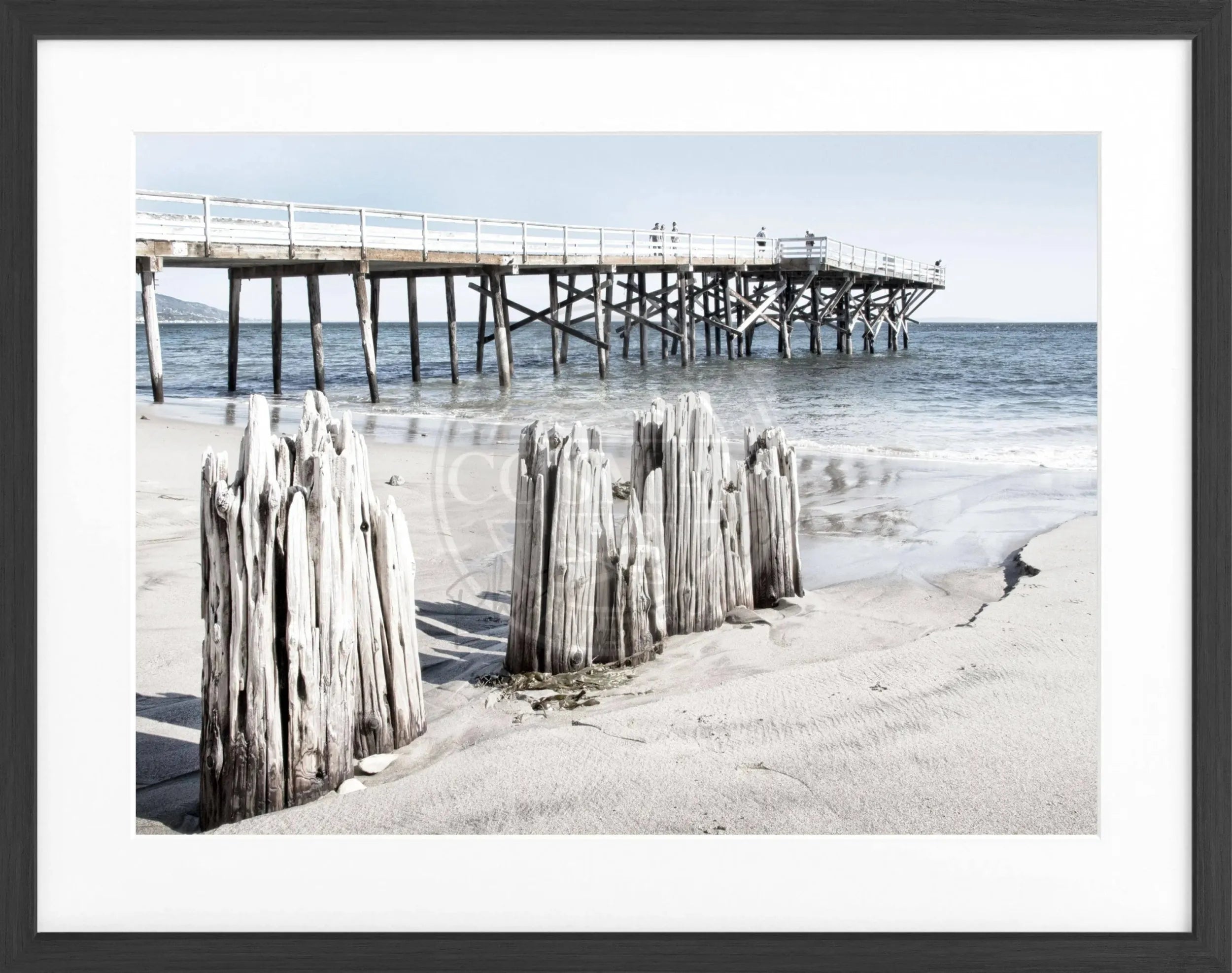 Schwarz-weißes Poster mit Rahmen, Kalifornien Malibu Beach Motiv, von Cosman-Photocollection, 31x25 cm