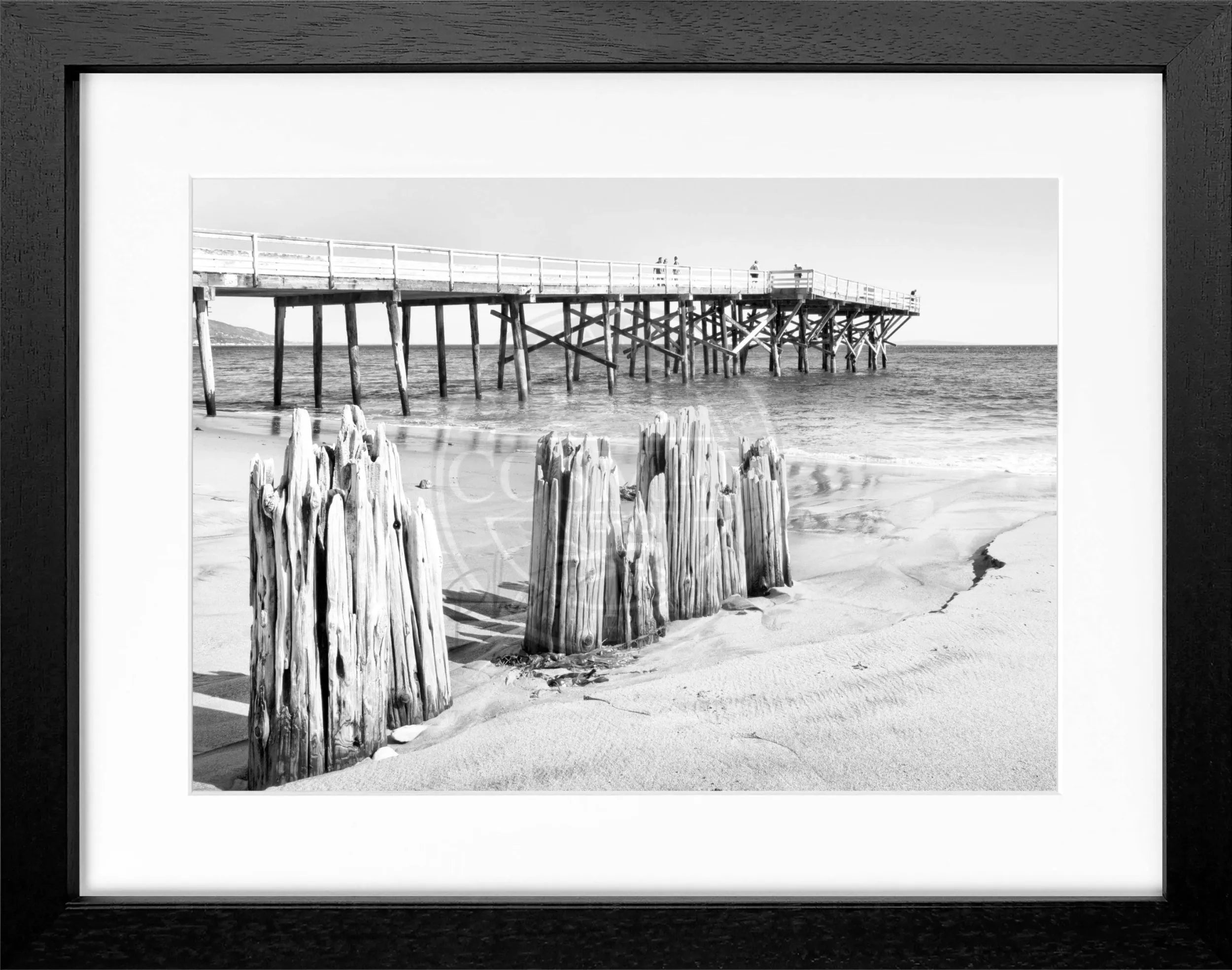 Schwarz-weiß Poster mit Rahmen von Malibu Beach in Kalifornien, 31x25 cm, von Cosman-Photocollection