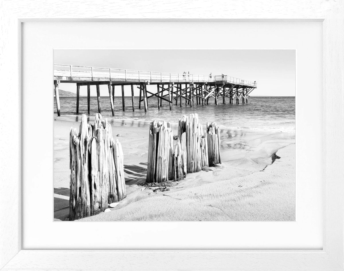 Schwarz-weiß Poster mit Rahmen, Kalifornien Malibu Beach Motiv, 31x25cm, von Cosman-Photocollection