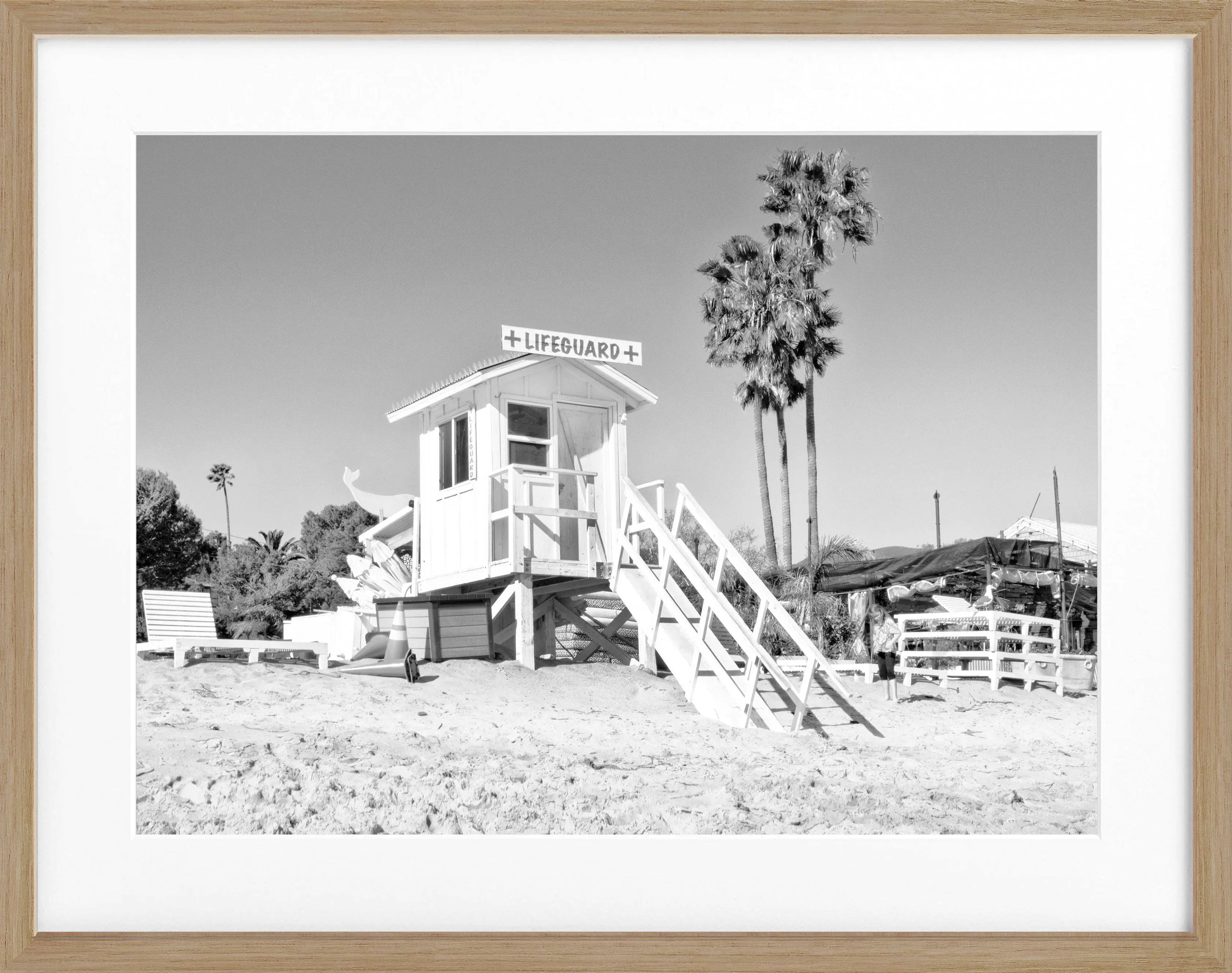 Schwarz-weiß Poster mit Rahmen, Kalifornien Malibu Beach Lifeguard Motiv, von Cosman-Photocollection, 31x25 cm