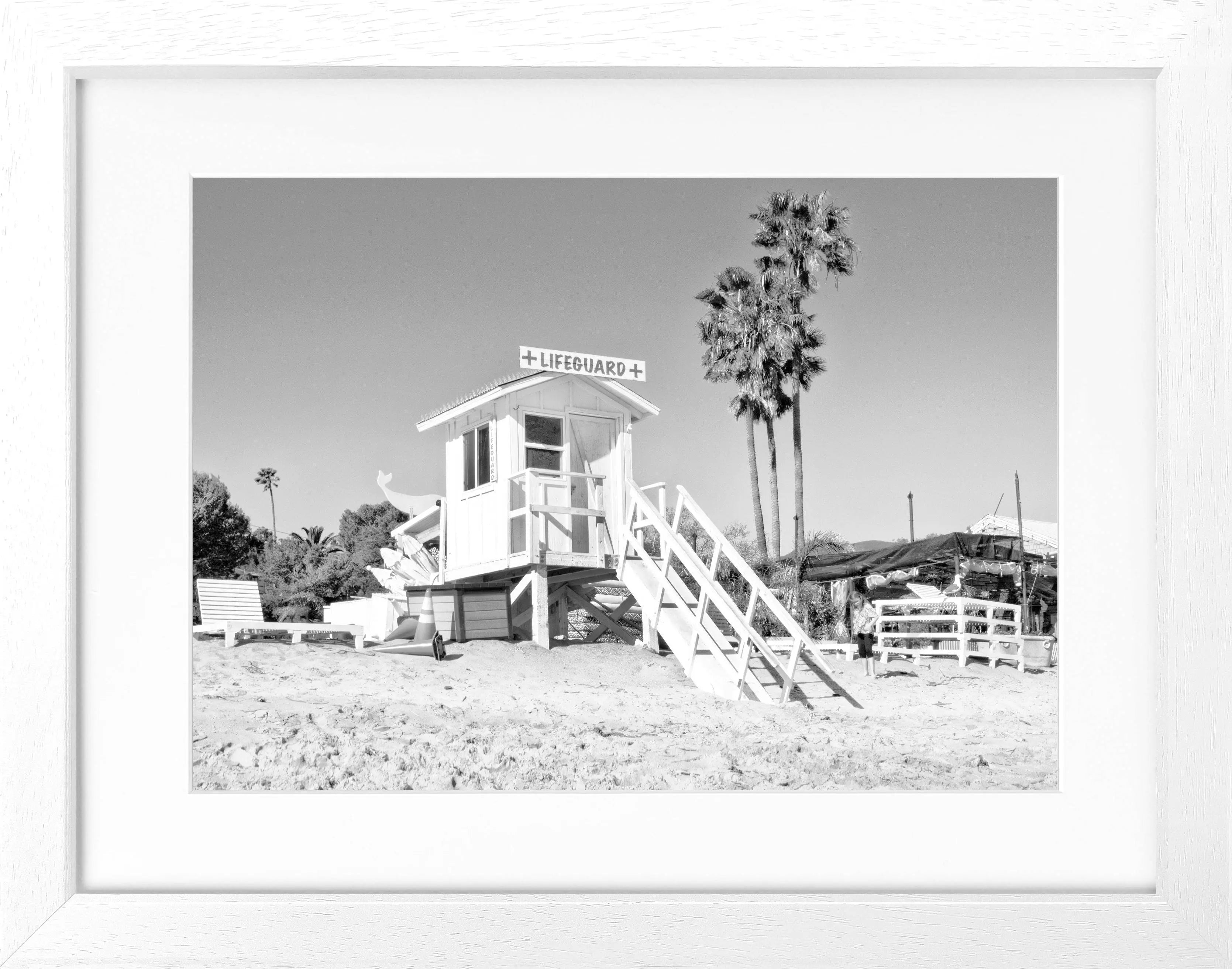 Schwarz-weiß Poster mit Rahmen, Kalifornien Malibu Beach Lifeguard, von Cosman-Photocollection, 31x25cm, Wanddekoration
