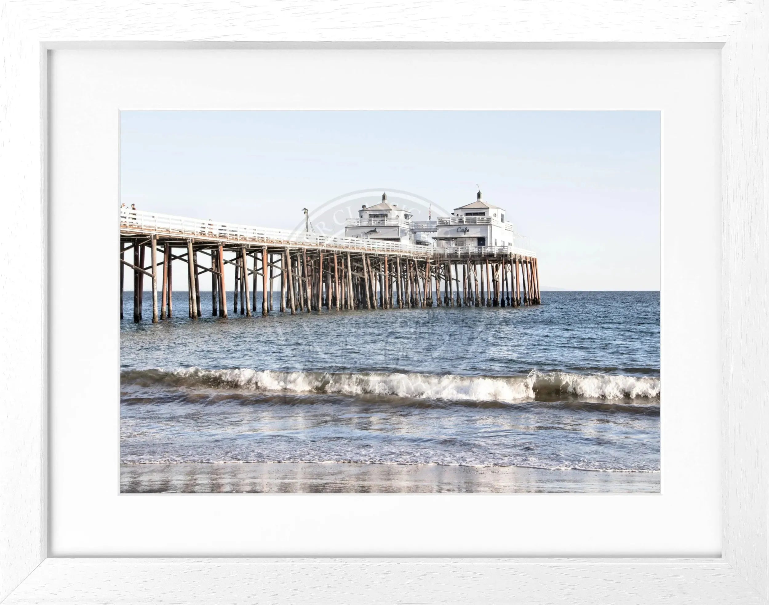 Schwarz-weiß Poster mit Rahmen, Kalifornien Malibu Beach Pier, Cosman-Photocollection, 31cm x 25cm, Küstenmotiv