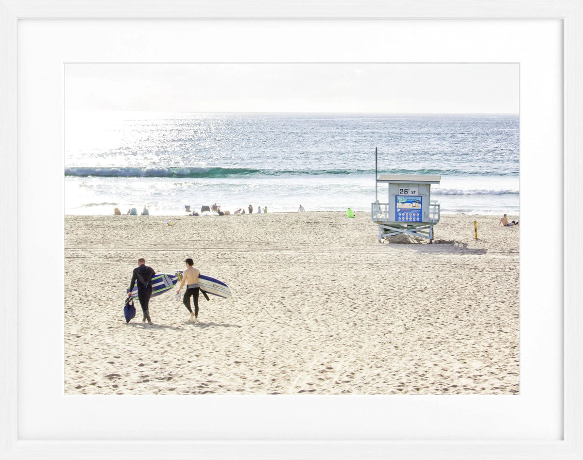 Schwarz-weiß Poster von Kalifornien Manhattan Beach mit schwarzem Rahmen, 31x25cm, von Cosman-Photocollection.