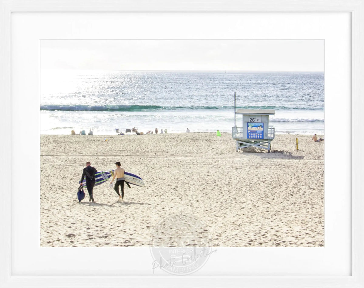 Schwarz-weiß Poster von Kalifornien Manhattan Beach mit schwarzem Rahmen, 31x25cm, von Cosman-Photocollection.