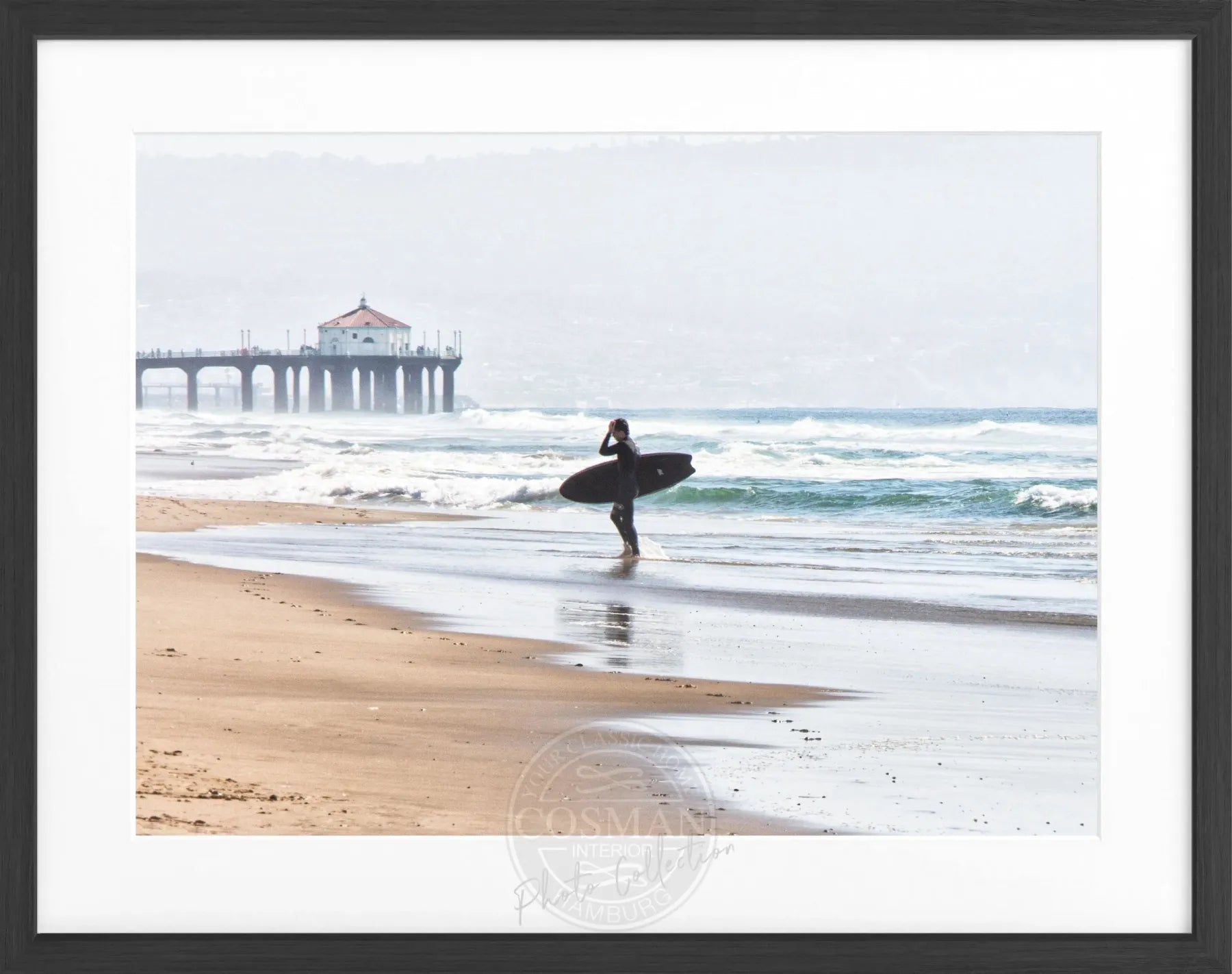 Schwarz-weiß Poster mit Rahmen, Kalifornien Manhattan Beach Surfer, von Cosman-Photocollection, 31x25cm, Wanddekoration