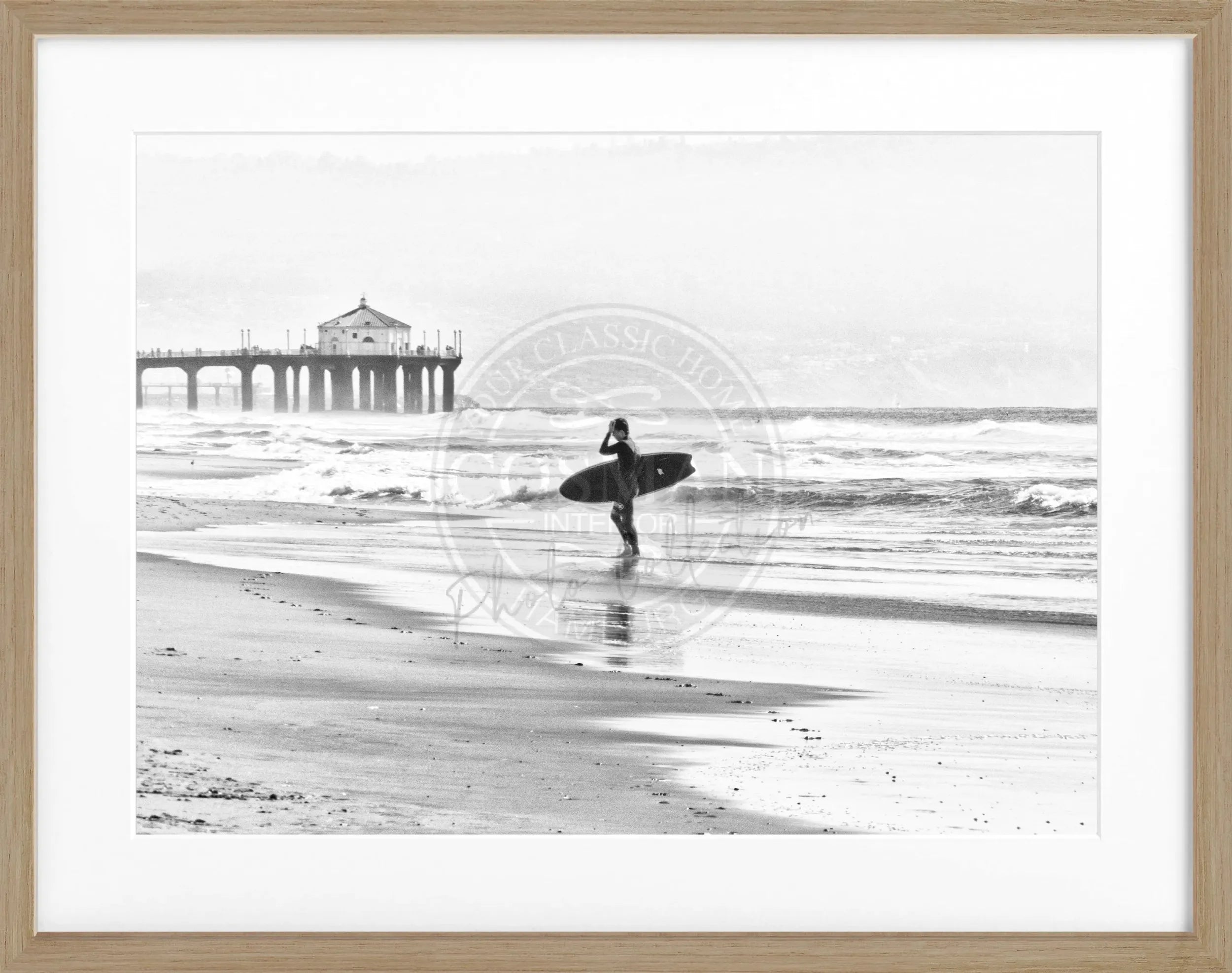 Schwarz-weiß Poster mit Rahmen, Kalifornien Manhattan Beach Surfer Motiv, 31x25cm, von Cosman-Photocollection