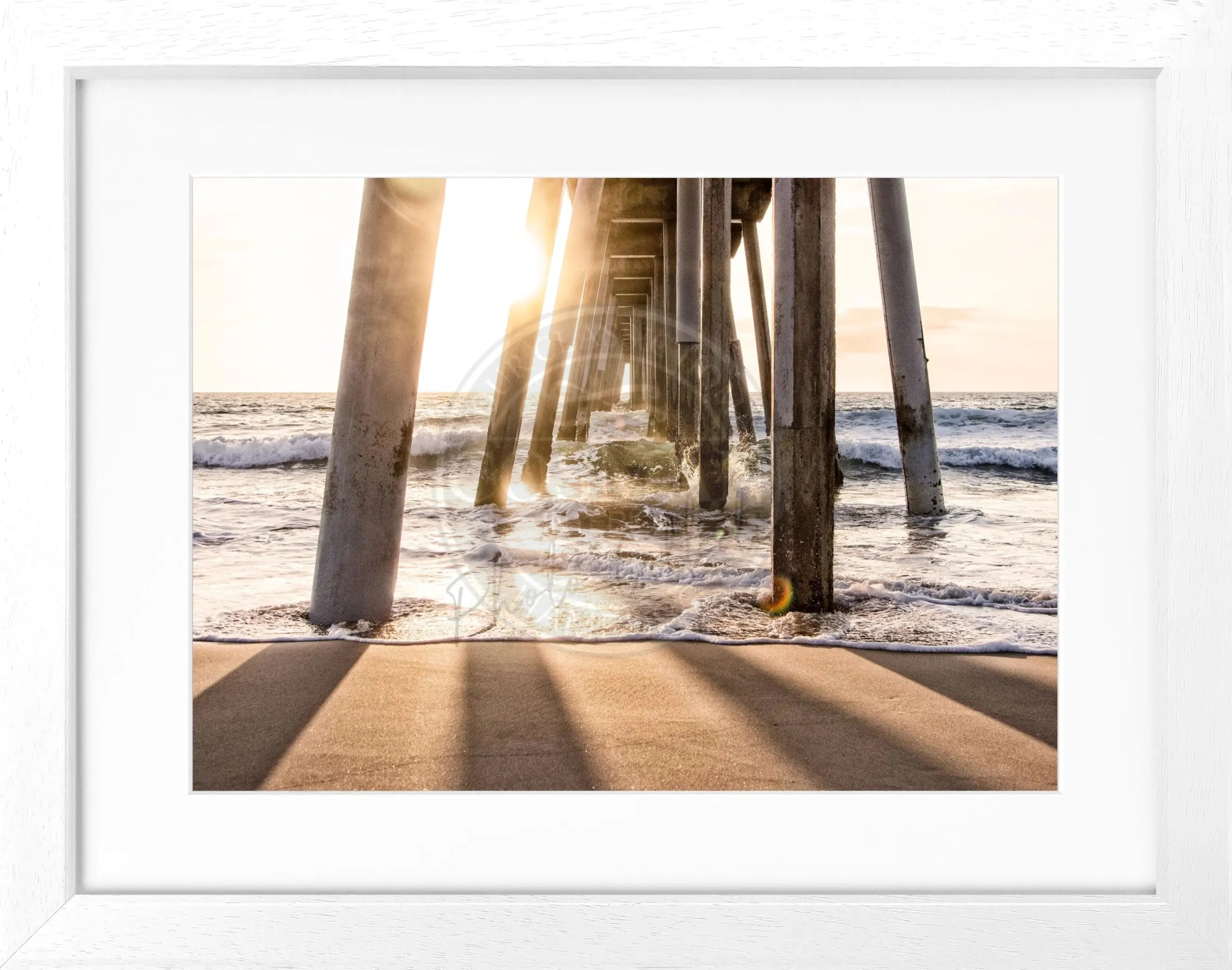 Schwarz-weiß Poster mit Rahmen von Kalifornien ’Pier’ von Cosman-Photocollection, Motiv im Format 31x25 cm, Wanddekoration