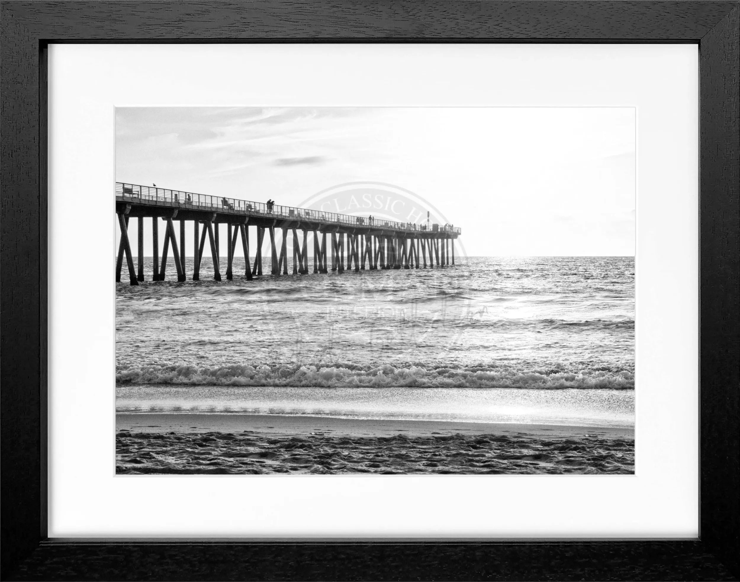 Schwarz-weiß Poster mit Rahmen von Kalifornien ’Pier’ von Cosman-Photocollection, 31x25 cm, Wanddekoration mit Meeresmotiv