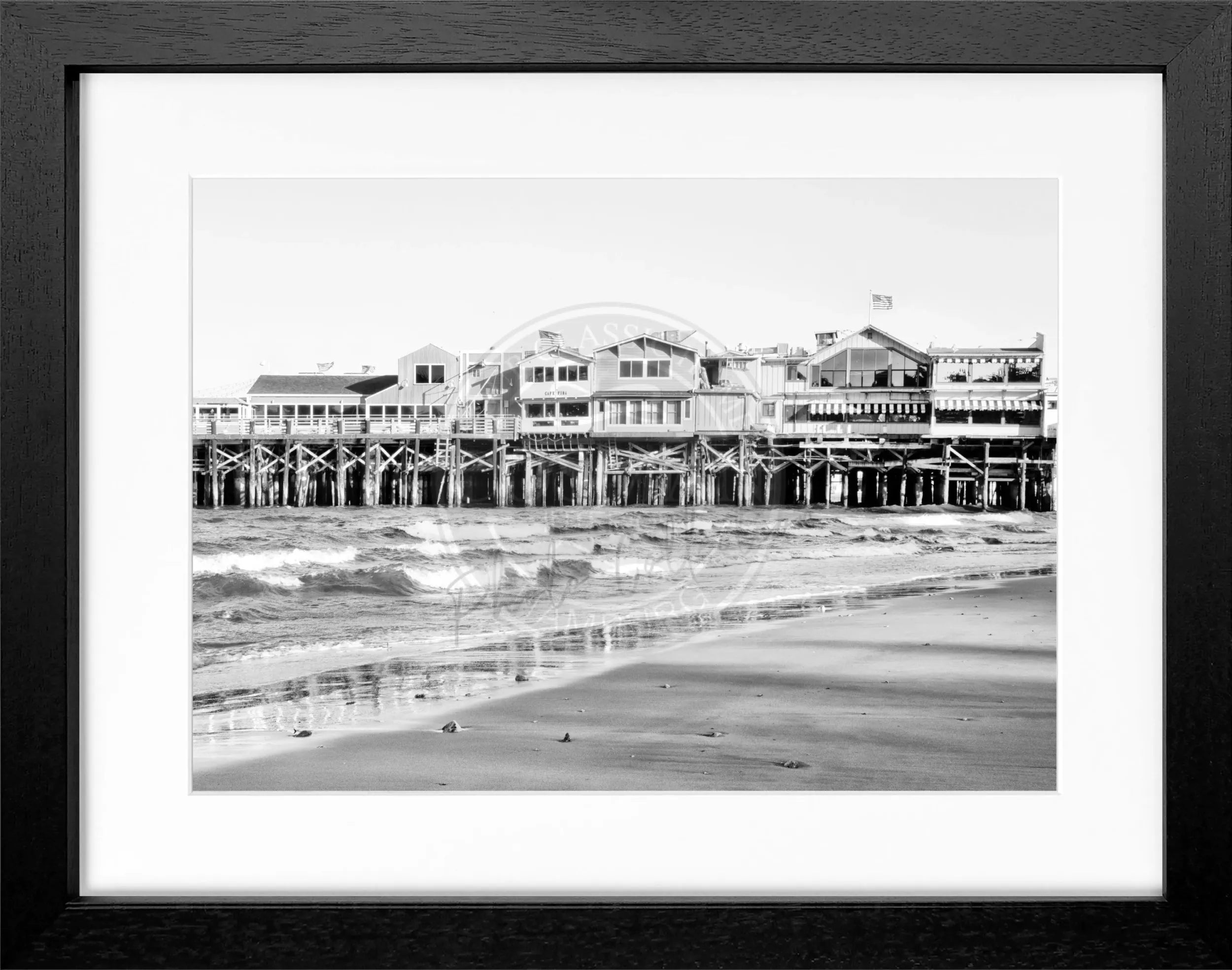 Schwarz-weiß Poster mit Rahmen von Cosman-Photocollection, Kalifornien Pier Monterey, 31x25cm, Wanddekoration