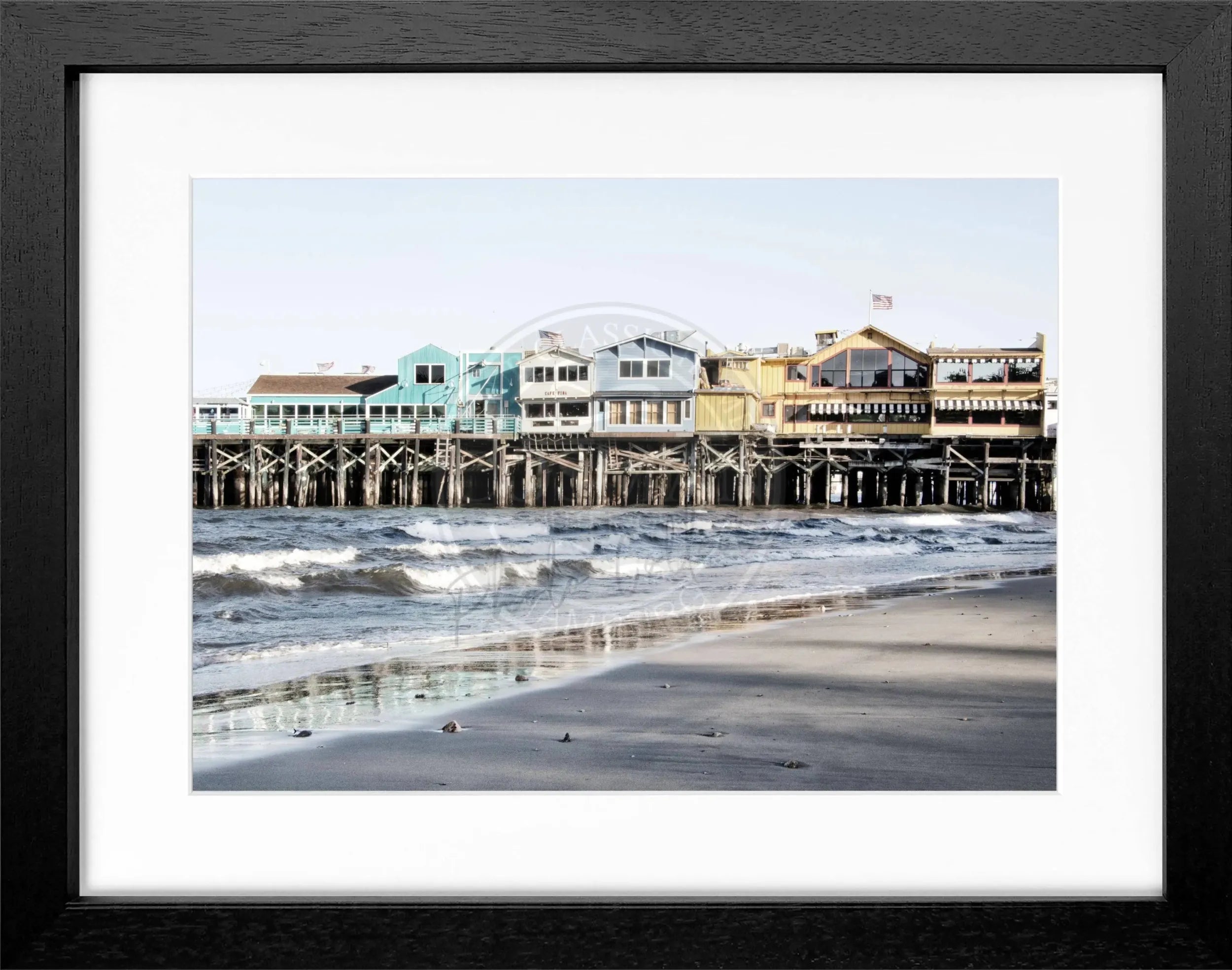 Schwarz-weiß Poster mit Rahmen von Cosman-Photocollection, Kalifornien Pier Monterey, 31x25 cm, Kunstfotografie.