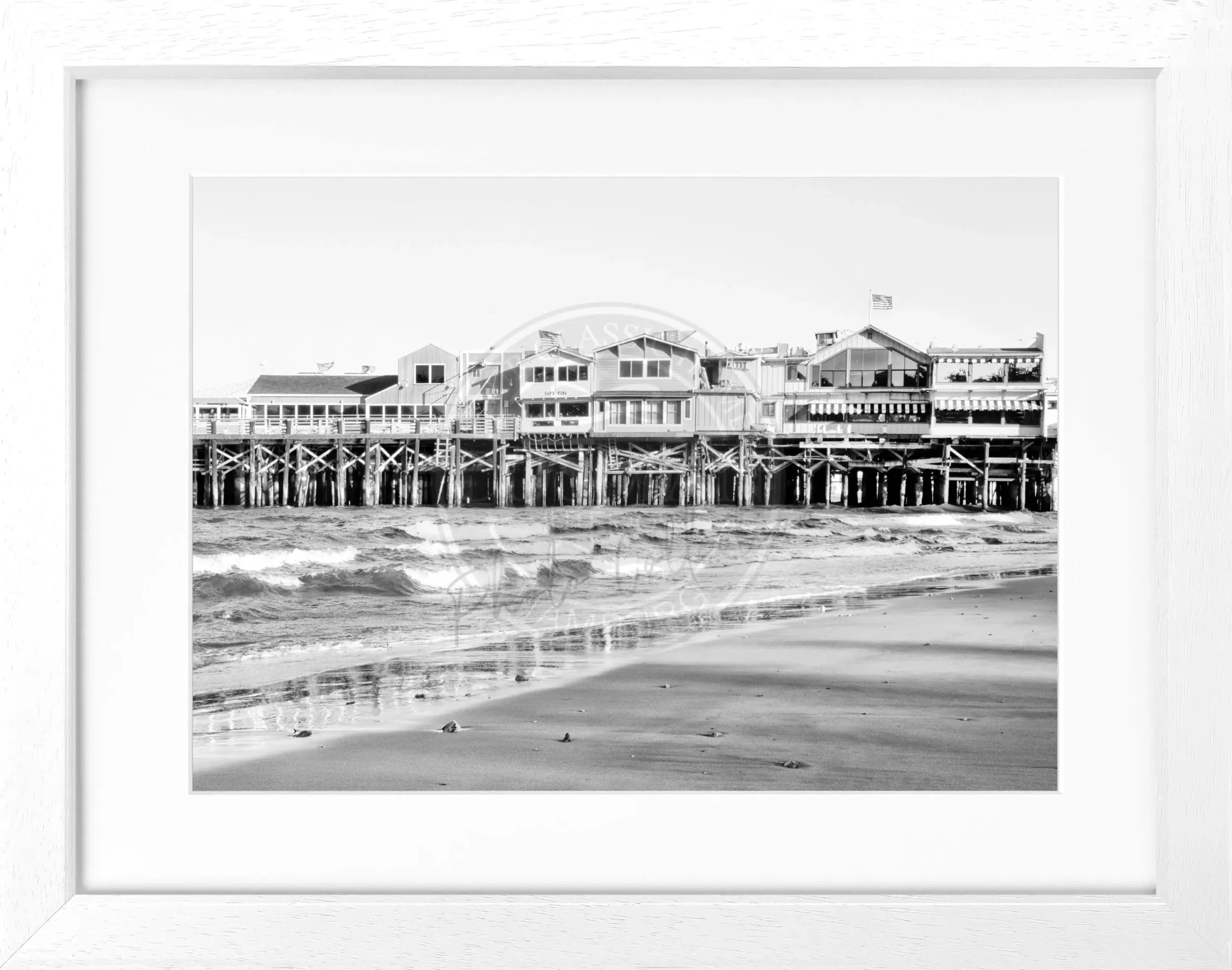 Schwarz-weiß Poster von Cosman-Photocollection mit Rahmen, zeigt das Pier in Monterey, Kalifornien, im quadratischen Format.