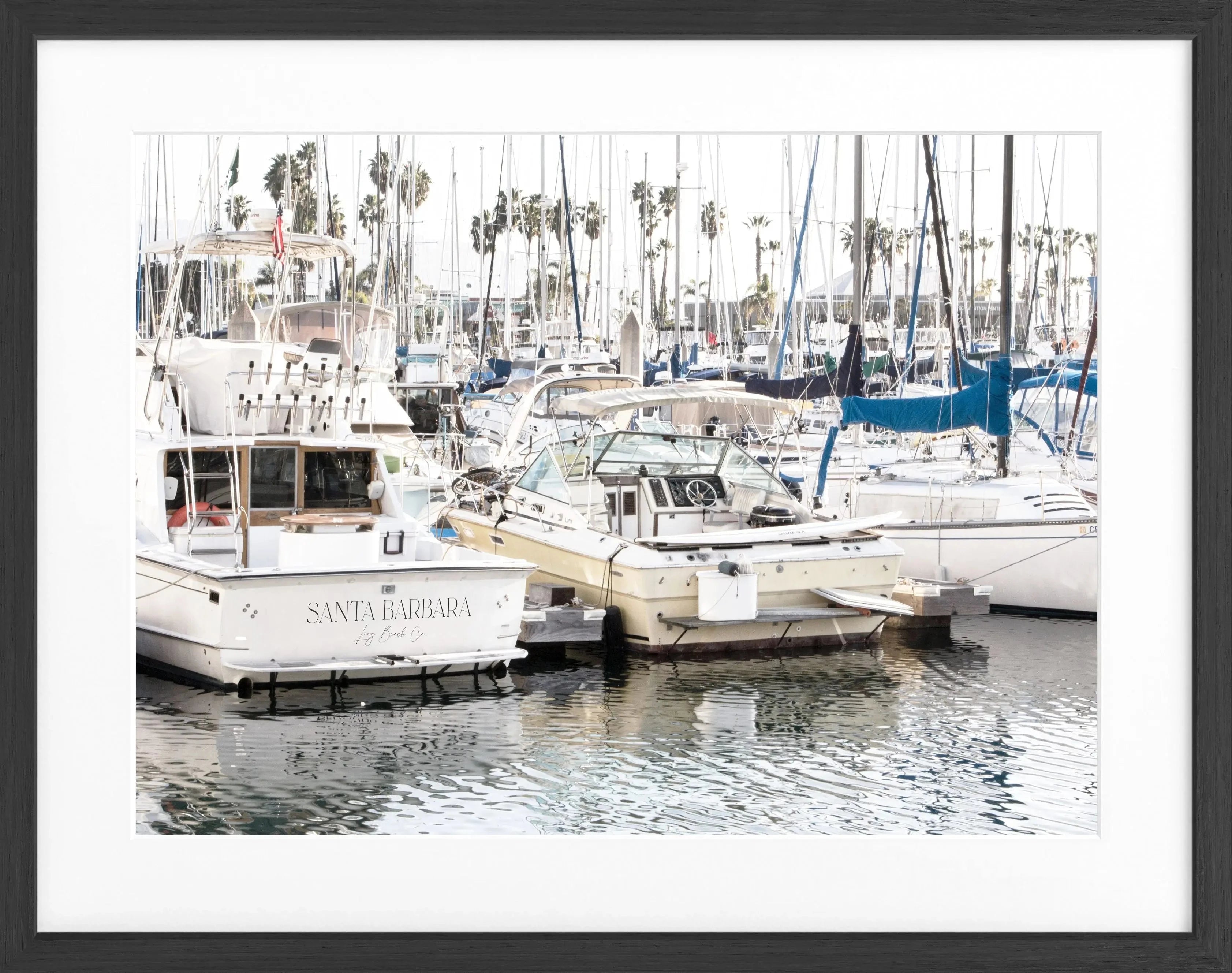 Schwarz-weiß Poster mit Rahmen von Cosman-Photocollection, Kalifornien Santa Barbara Boot, 31x25 cm, Wanddekoration