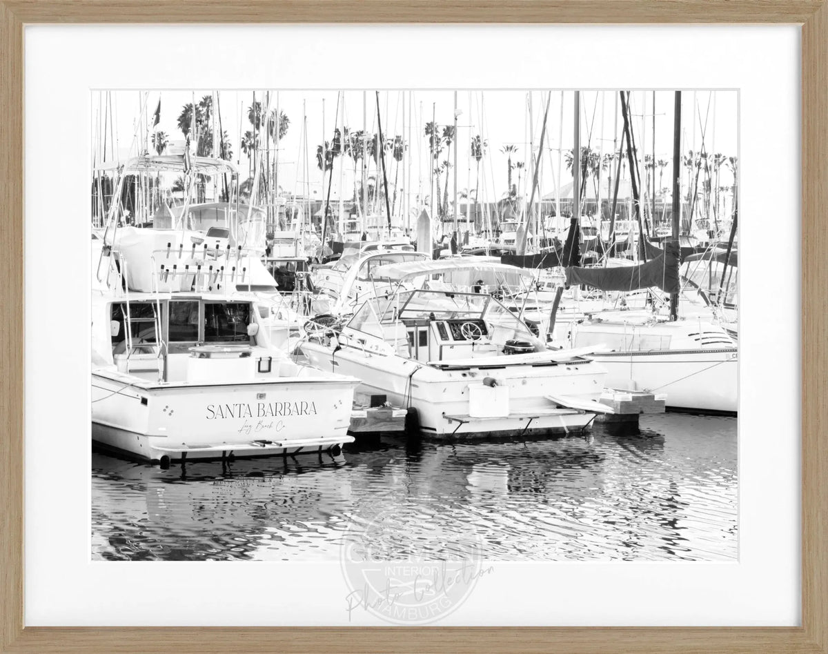 Schwarz-weiß Poster mit Rahmen von Cosman-Photocollection, Kalifornien Santa Barbara mit Boot, 31x25 cm, Wanddekoration