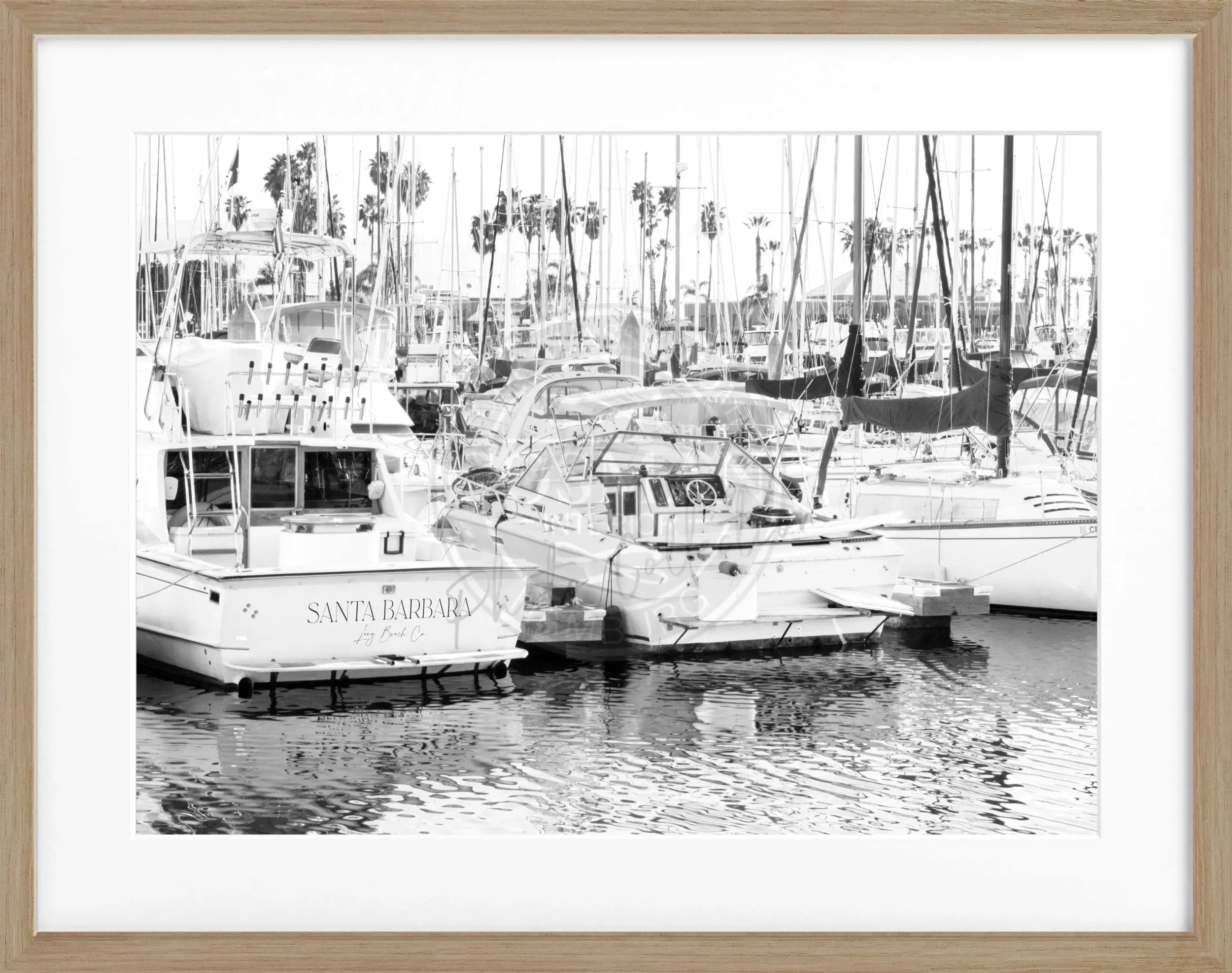 Schwarz-weiß Poster mit Rahmen von Cosman-Photocollection, Kalifornien Santa Barbara mit Boot, 31x25 cm, Wanddekoration