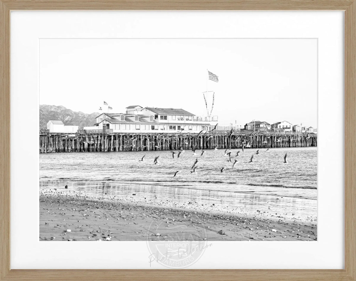 Schwarz-weiß Poster mit Rahmen von Cosman-Photocollection, Kalifornien Santa Barbara Pier, 31x25 cm, Wanddekoration