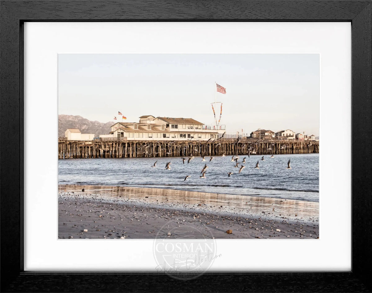 Schwarz-weiß Poster mit Rahmen von Cosman-Photocollection, Kalifornien Santa Barbara Pier, 31x25 cm, Wanddekoration
