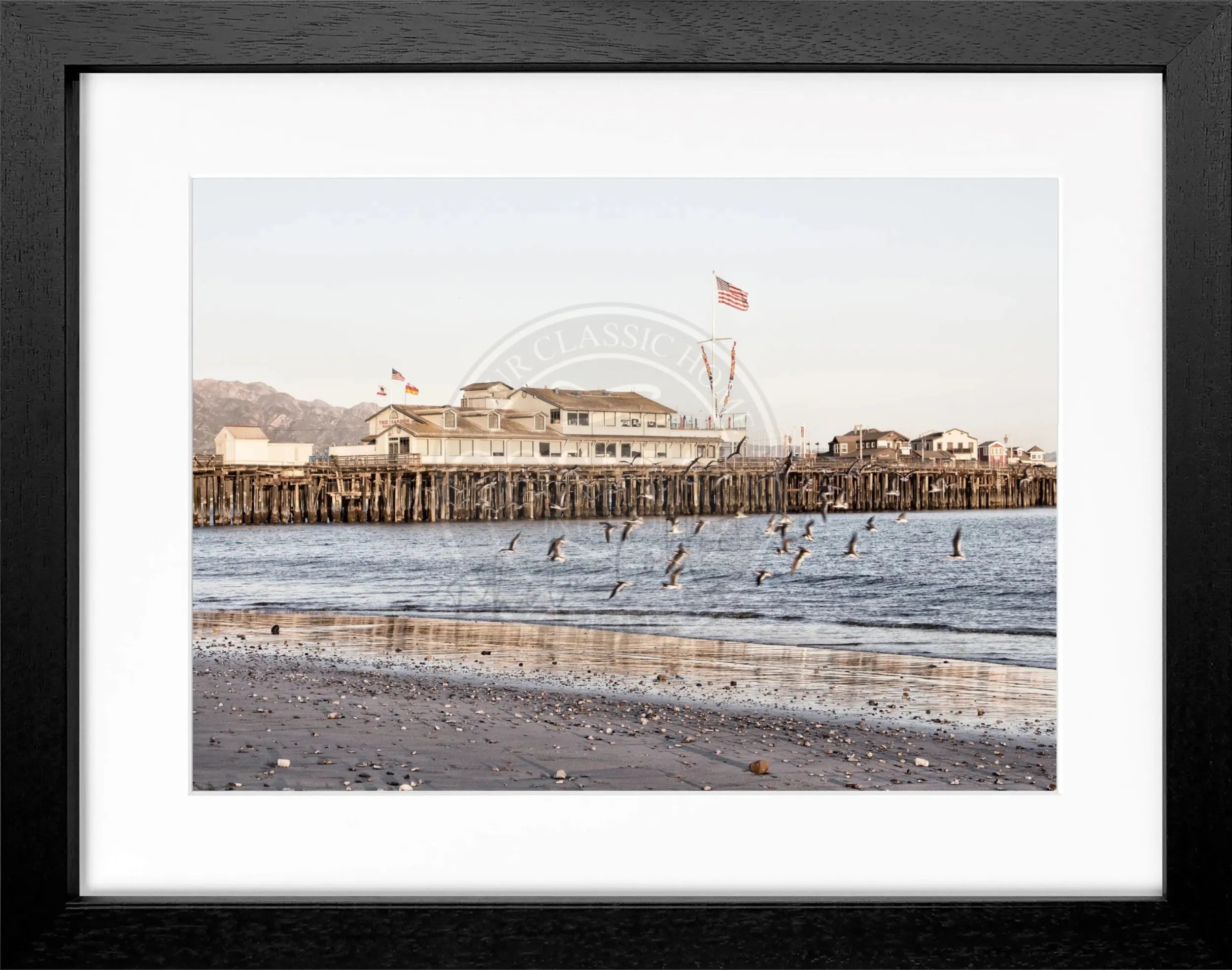 Schwarz-weiß Poster mit Rahmen von Cosman-Photocollection, Kalifornien Santa Barbara Pier, 31x25 cm, Wanddekoration